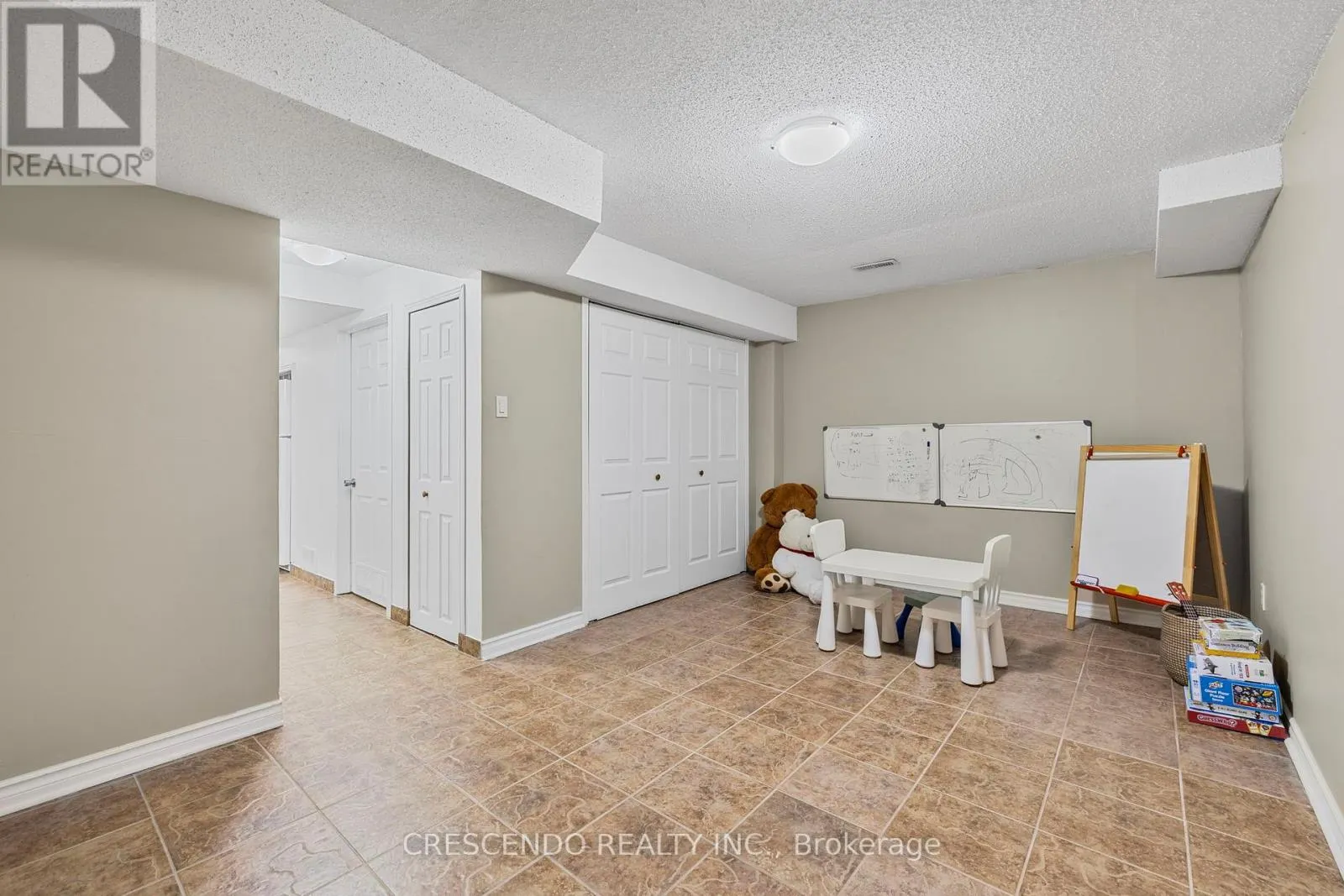 42 NAPOLEON CRESCENT