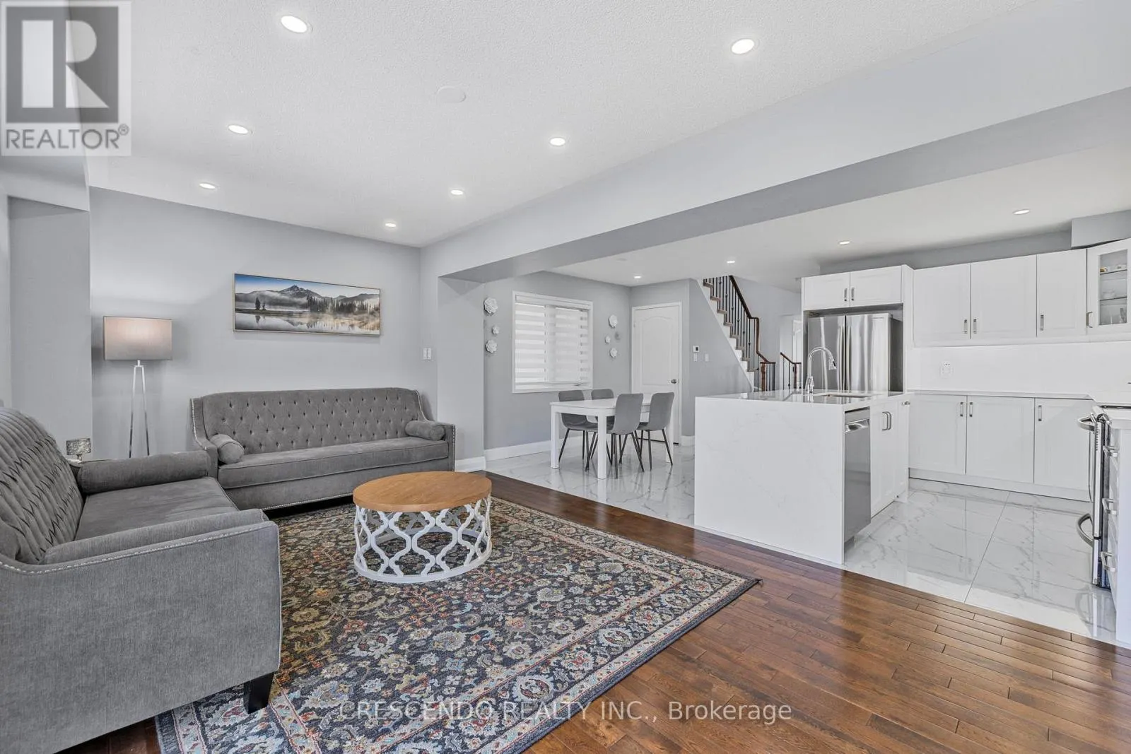 42 NAPOLEON CRESCENT