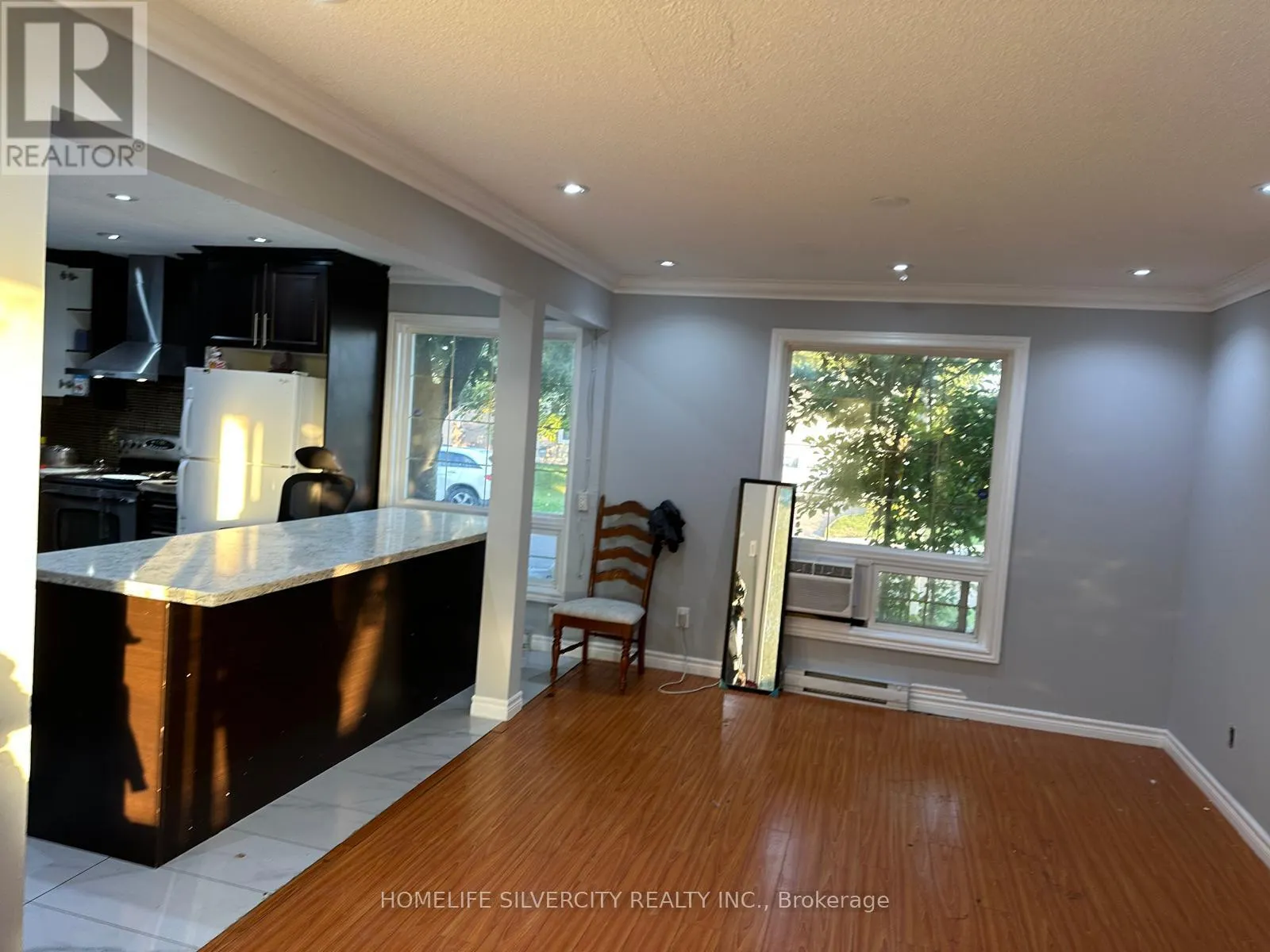 8 GOLDEN GATE DRIVE