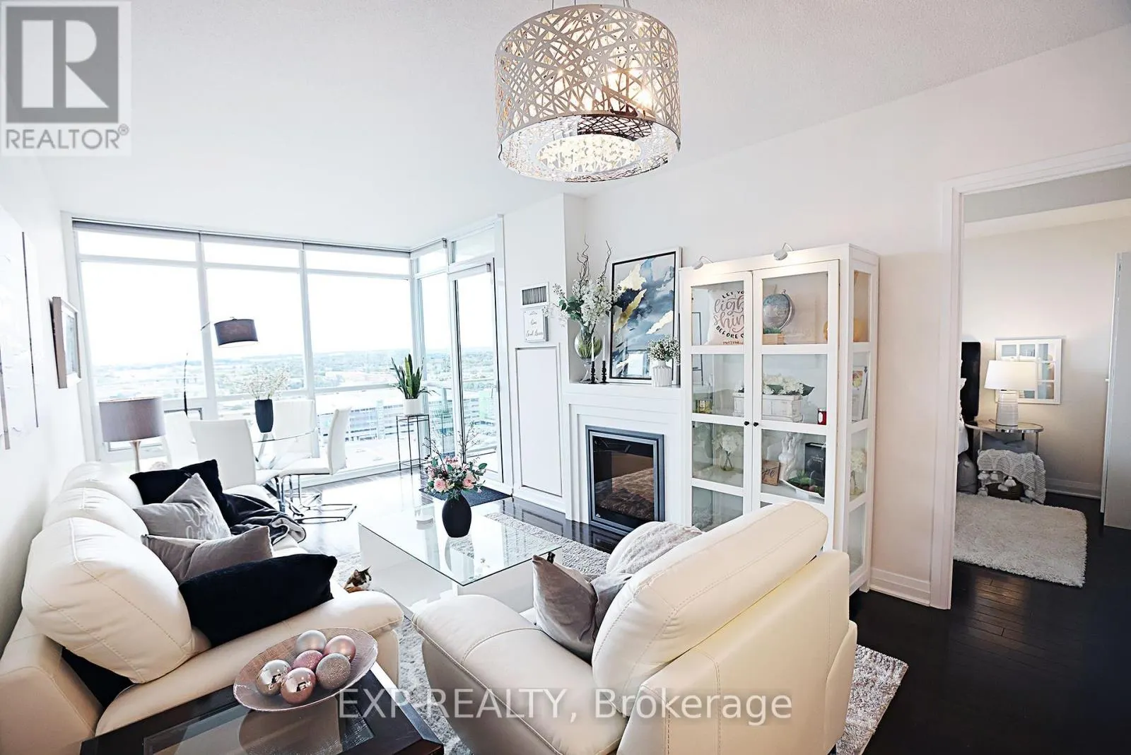 PH01 - 1055 SOUTHDOWN ROAD