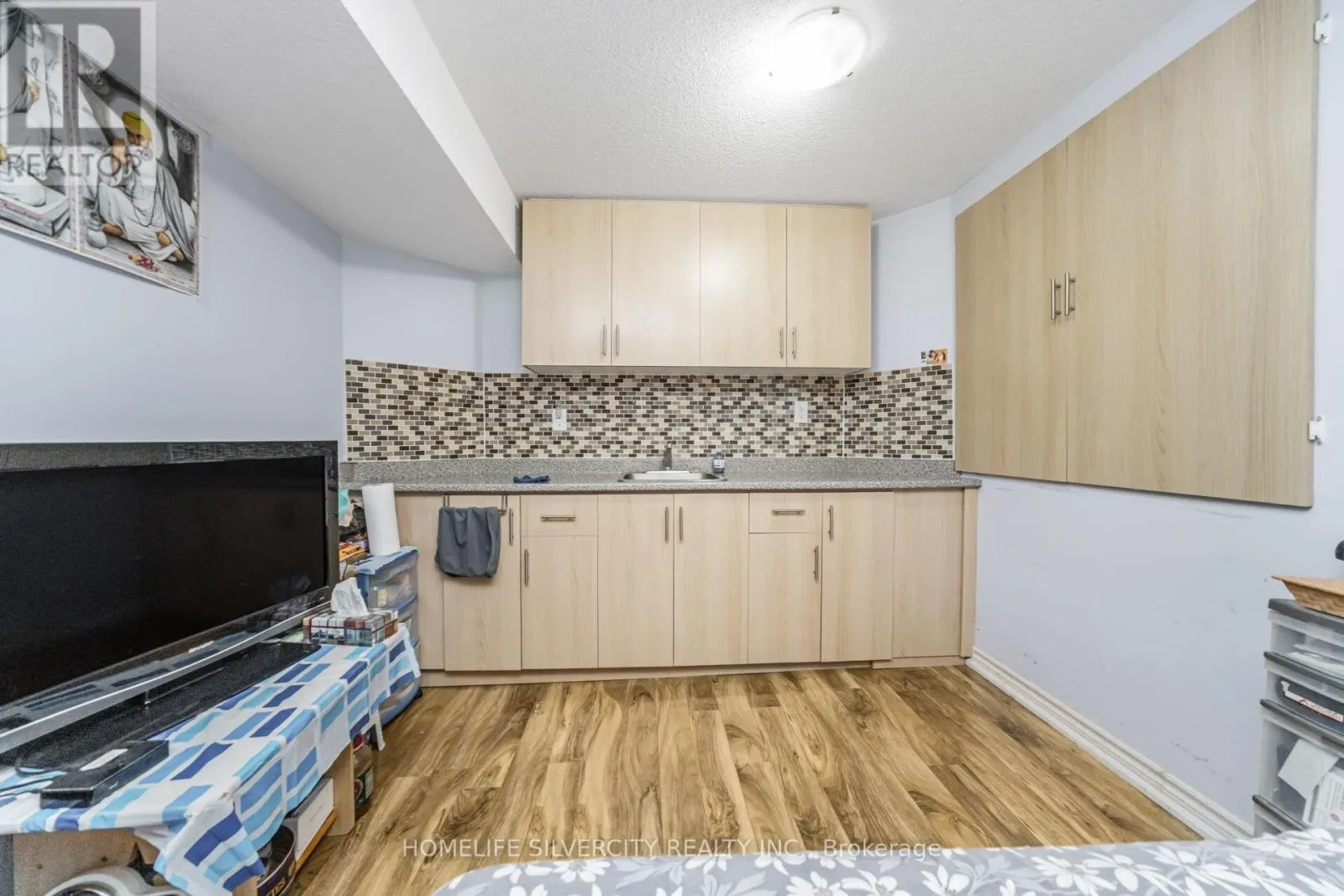17 SIESTA COURT