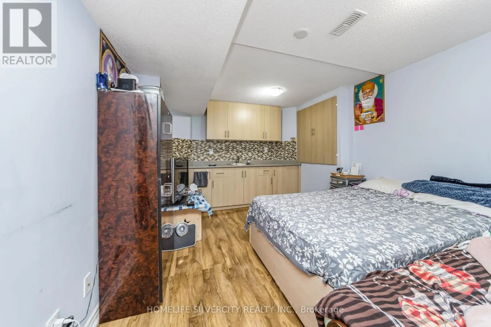 17 SIESTA COURT