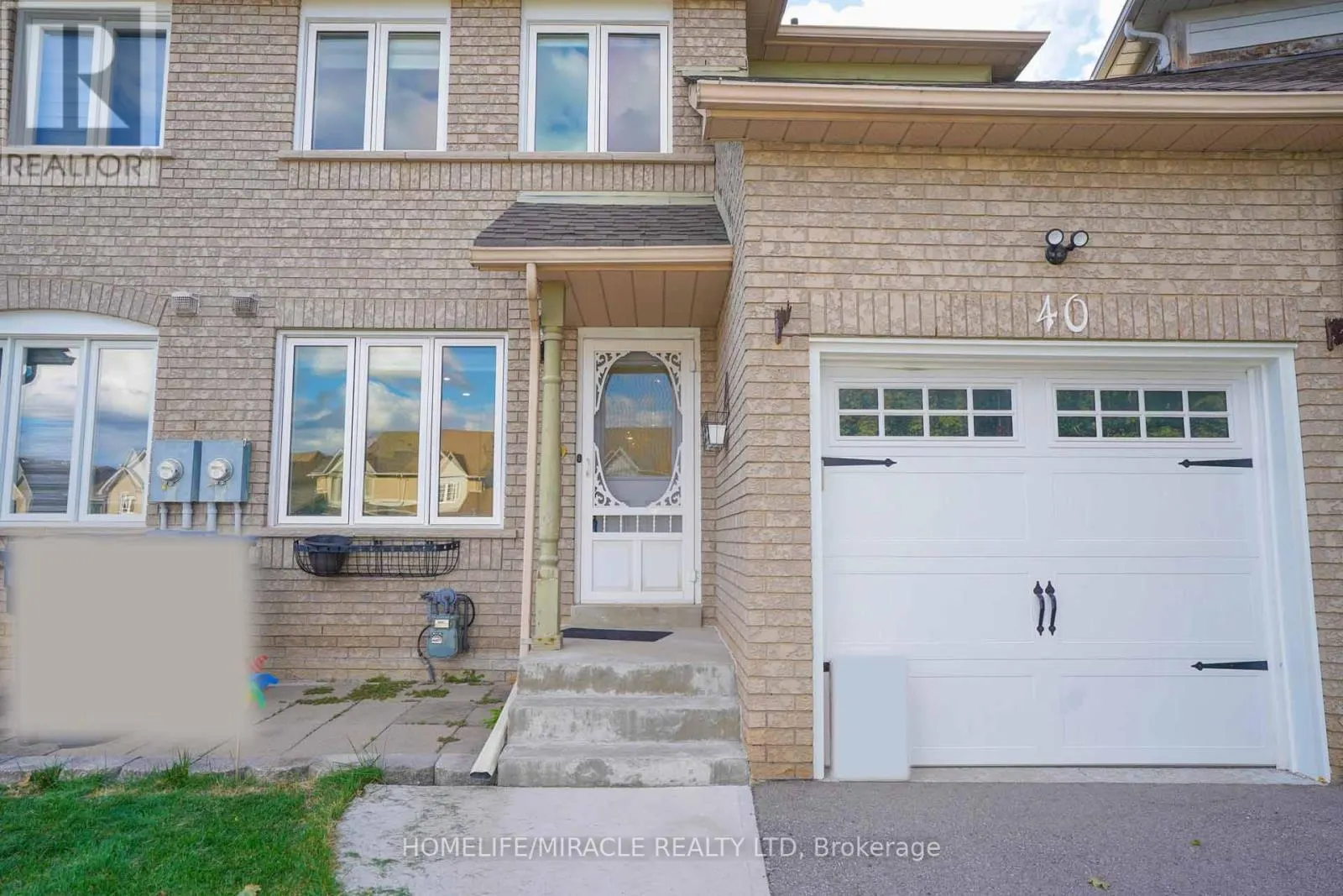 40 GARDENIA WAY