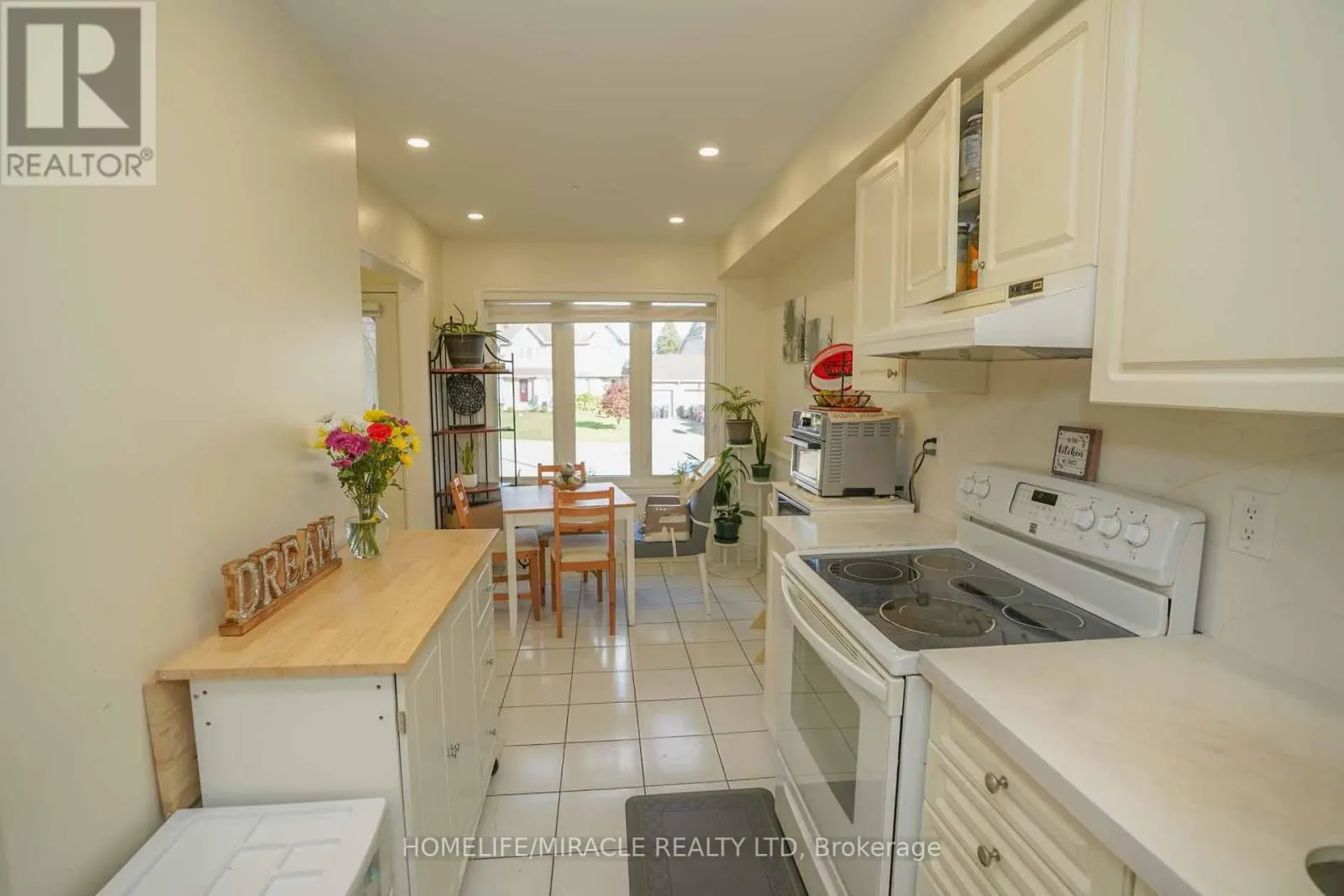40 GARDENIA WAY