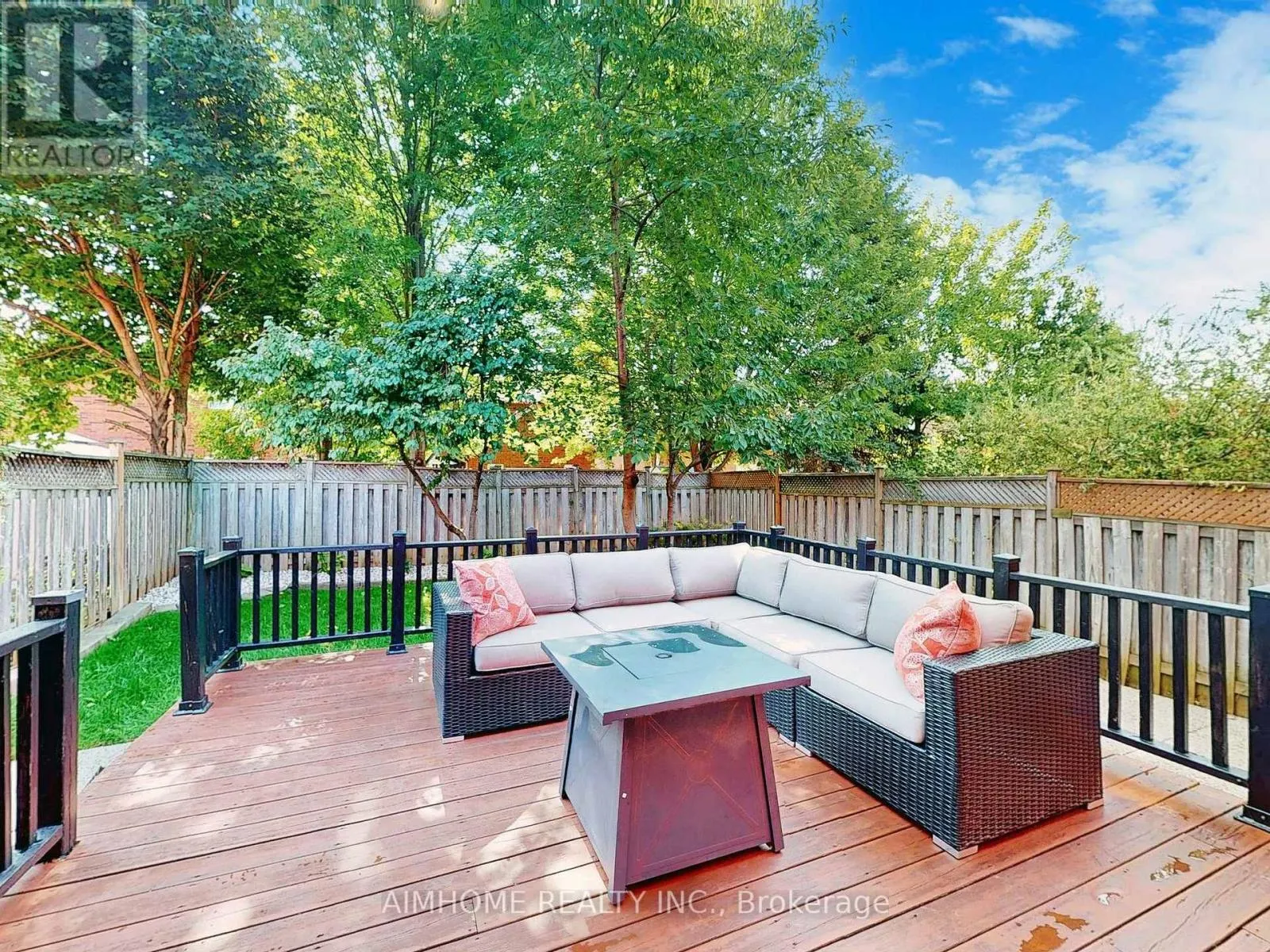 2068 WESTMOUNT DRIVE