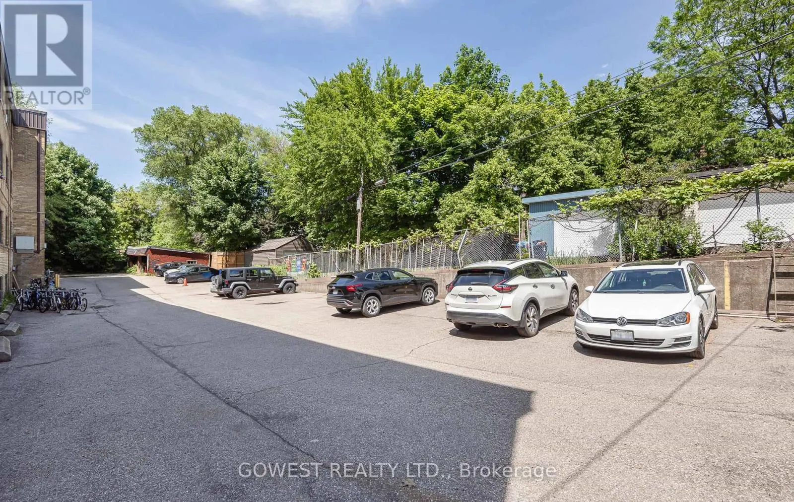 B7 - 205 KEELE STREET