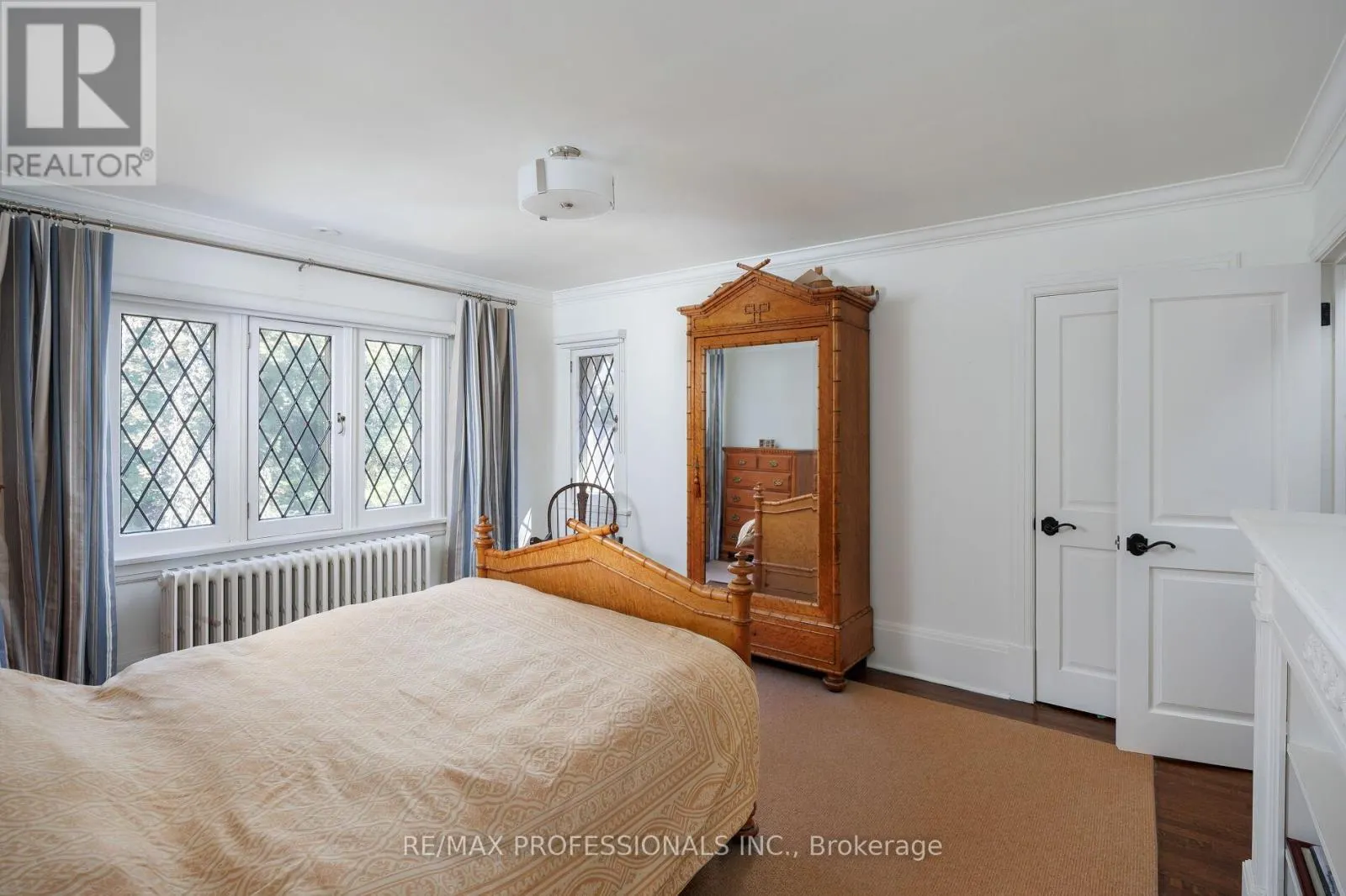 16 KINGSWAY CRESCENT