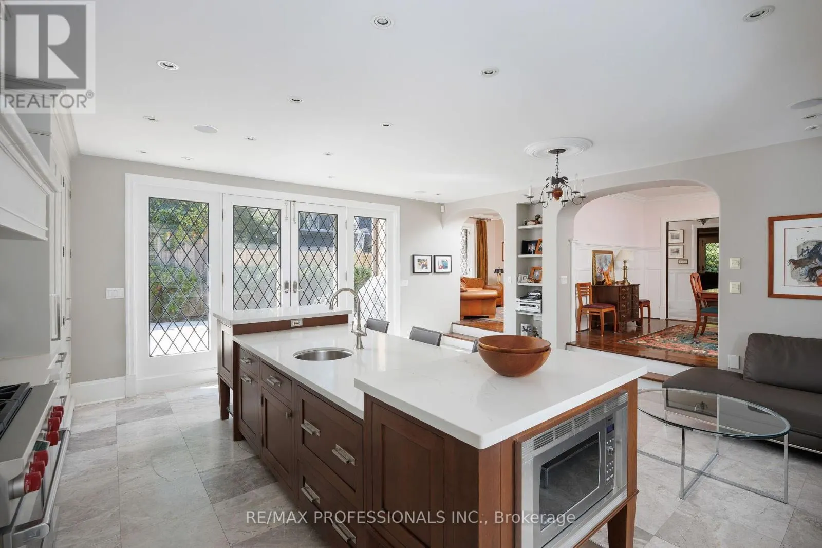 16 KINGSWAY CRESCENT
