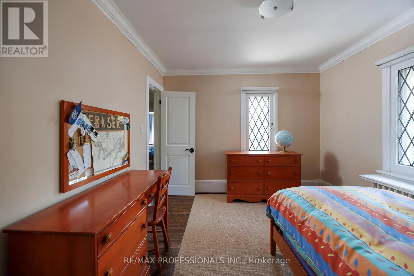 16 KINGSWAY CRESCENT