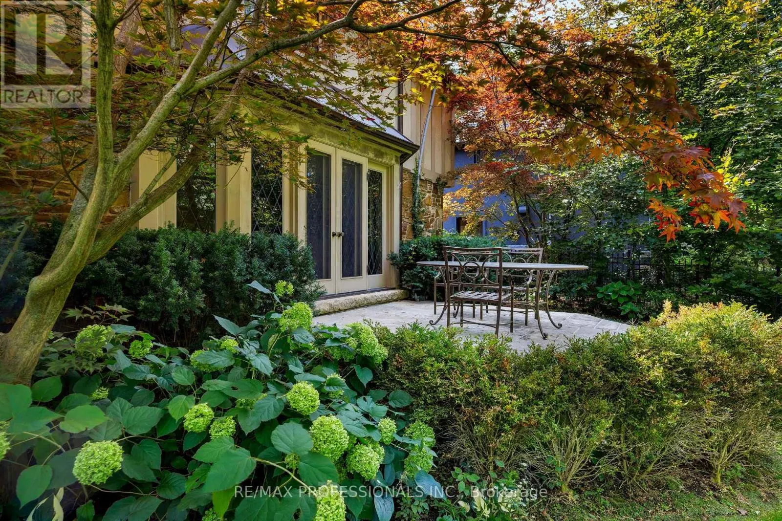 16 KINGSWAY CRESCENT