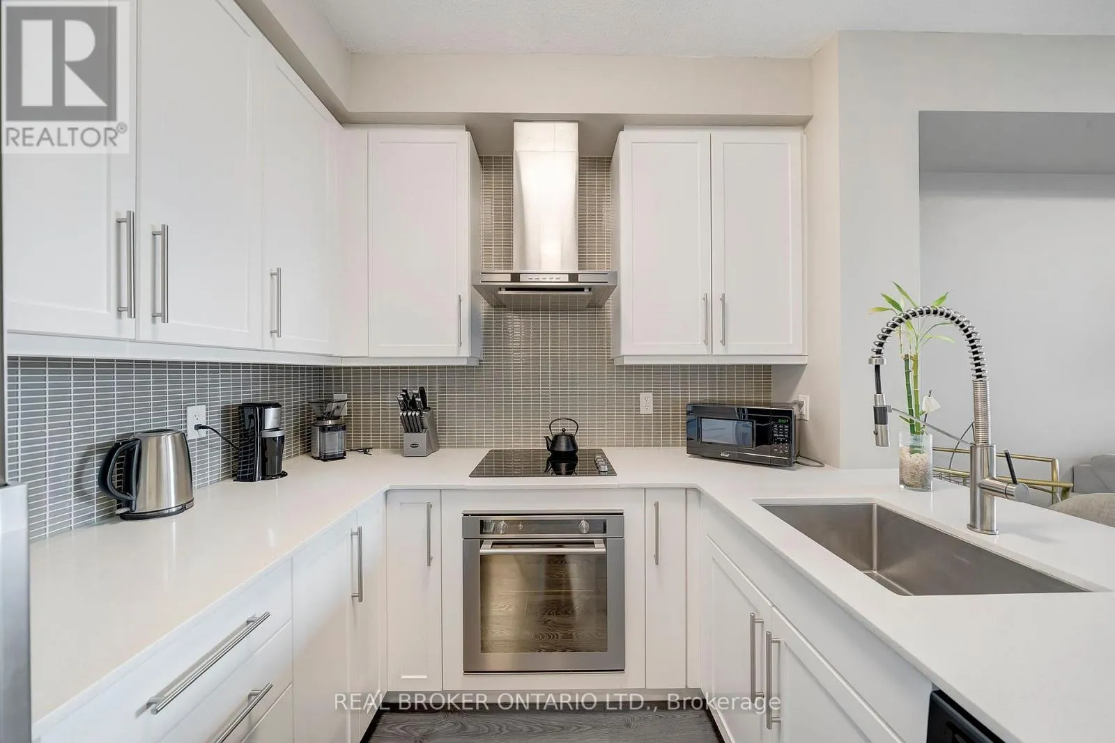 606 - 2087 FAIRVIEW STREET