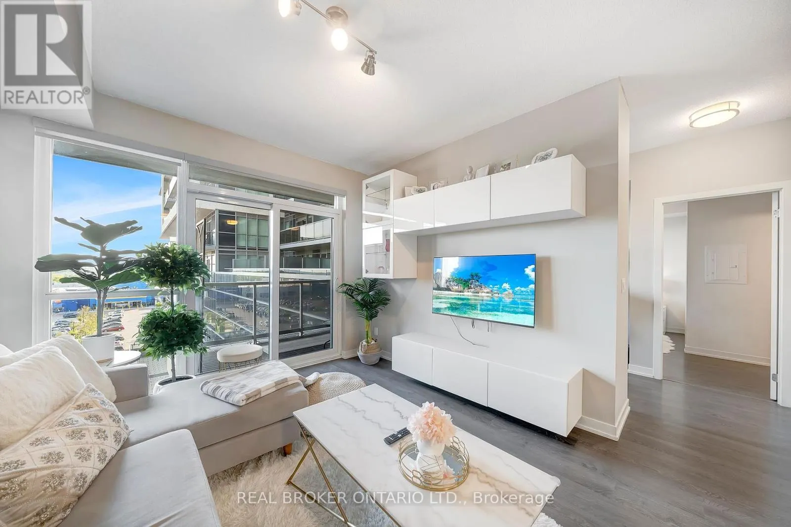 606 - 2087 FAIRVIEW STREET