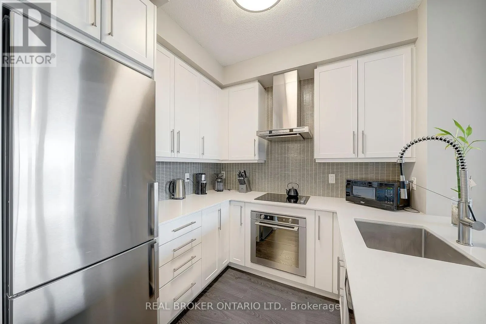 606 - 2087 FAIRVIEW STREET