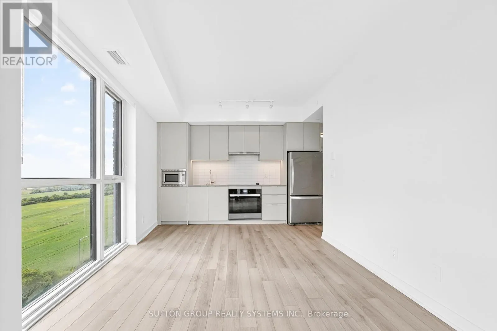 1102 - 3079 TRAFALGAR ROAD