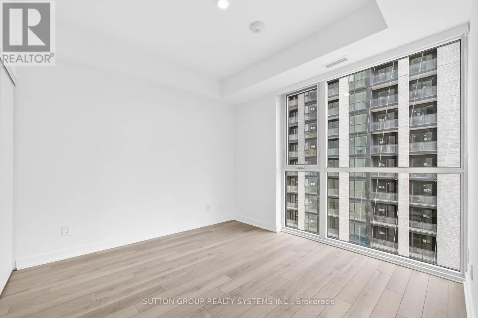 1102 - 3079 TRAFALGAR ROAD