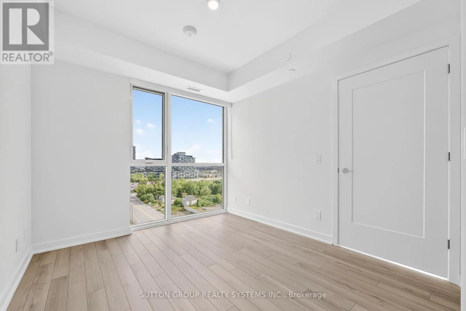 1102 - 3079 TRAFALGAR ROAD