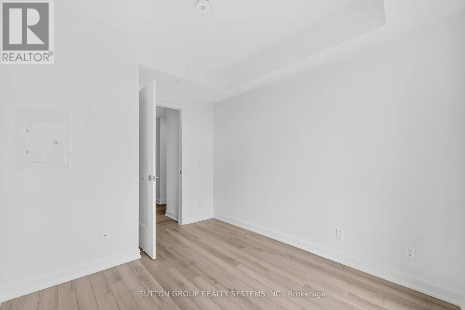 1102 - 3079 TRAFALGAR ROAD