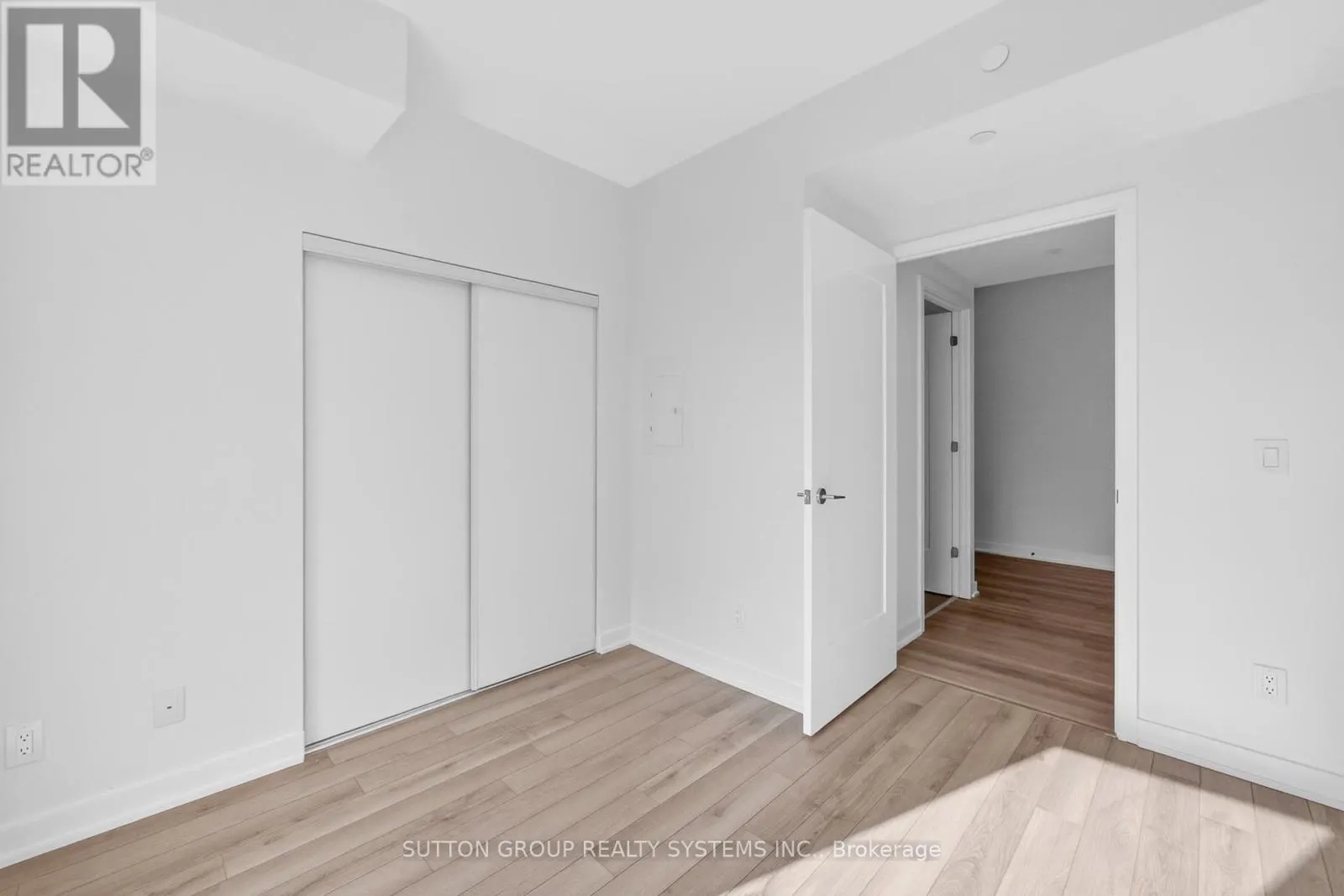 1102 - 3079 TRAFALGAR ROAD
