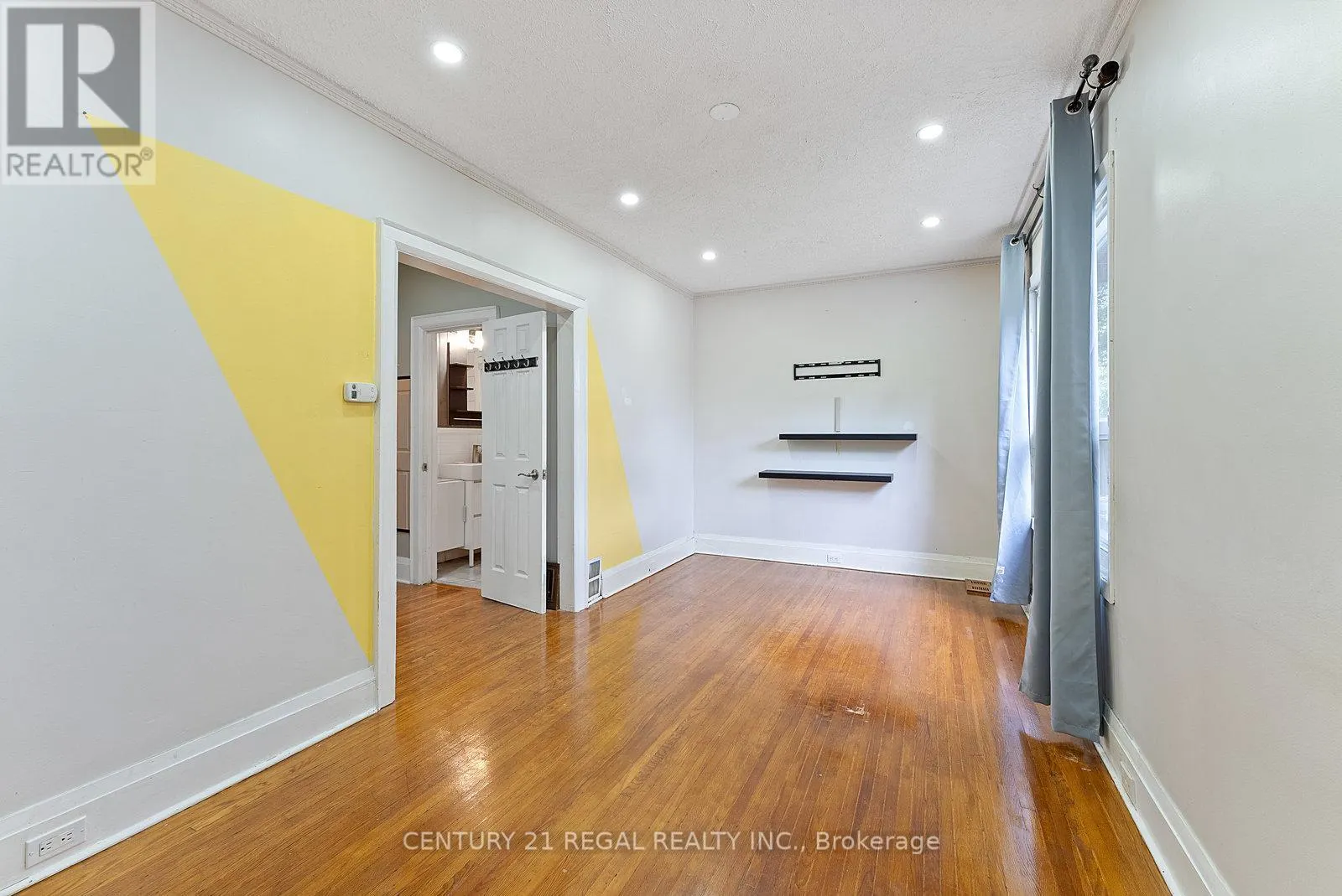 64 ARCADIAN CIRCLE