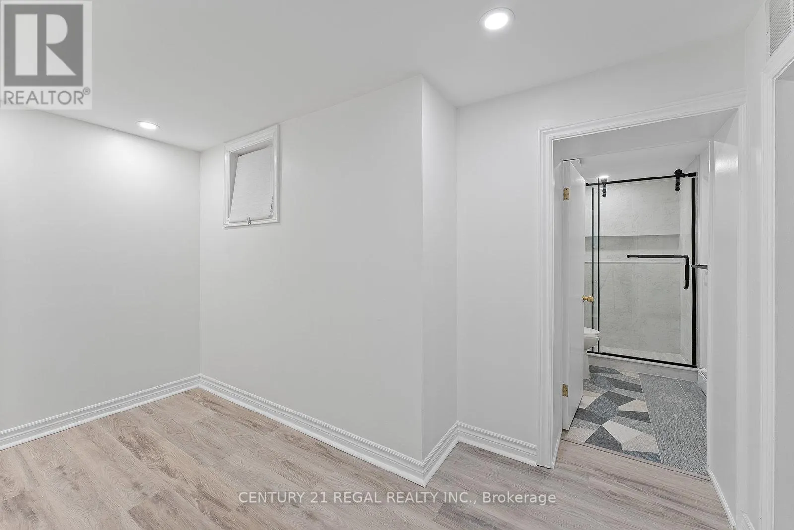 64 ARCADIAN CIRCLE