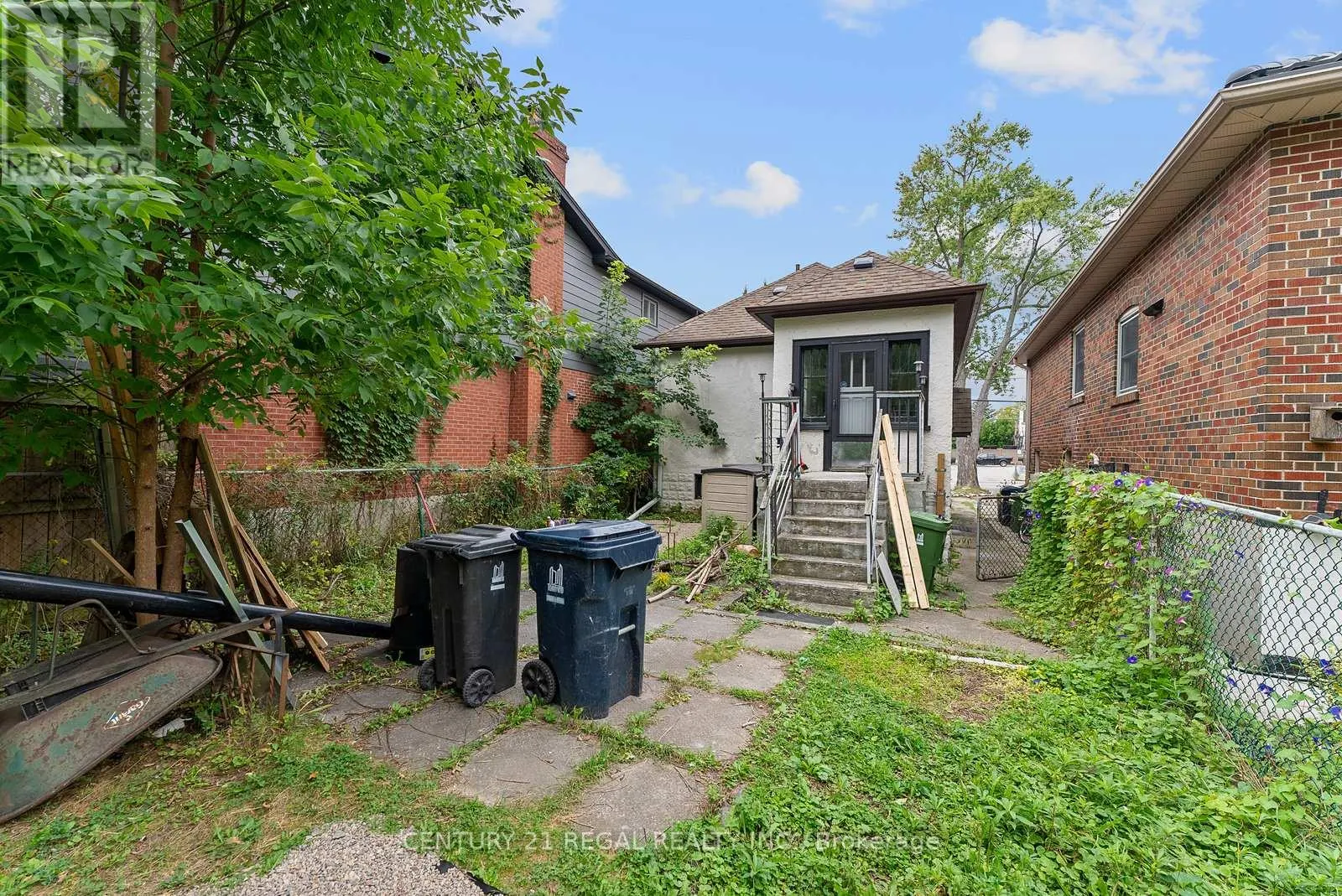 64 ARCADIAN CIRCLE