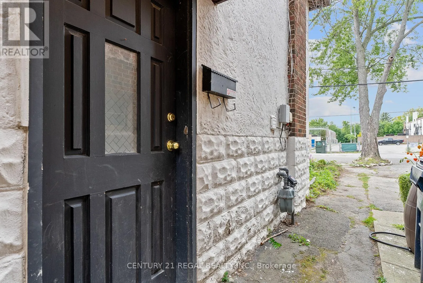 64 ARCADIAN CIRCLE