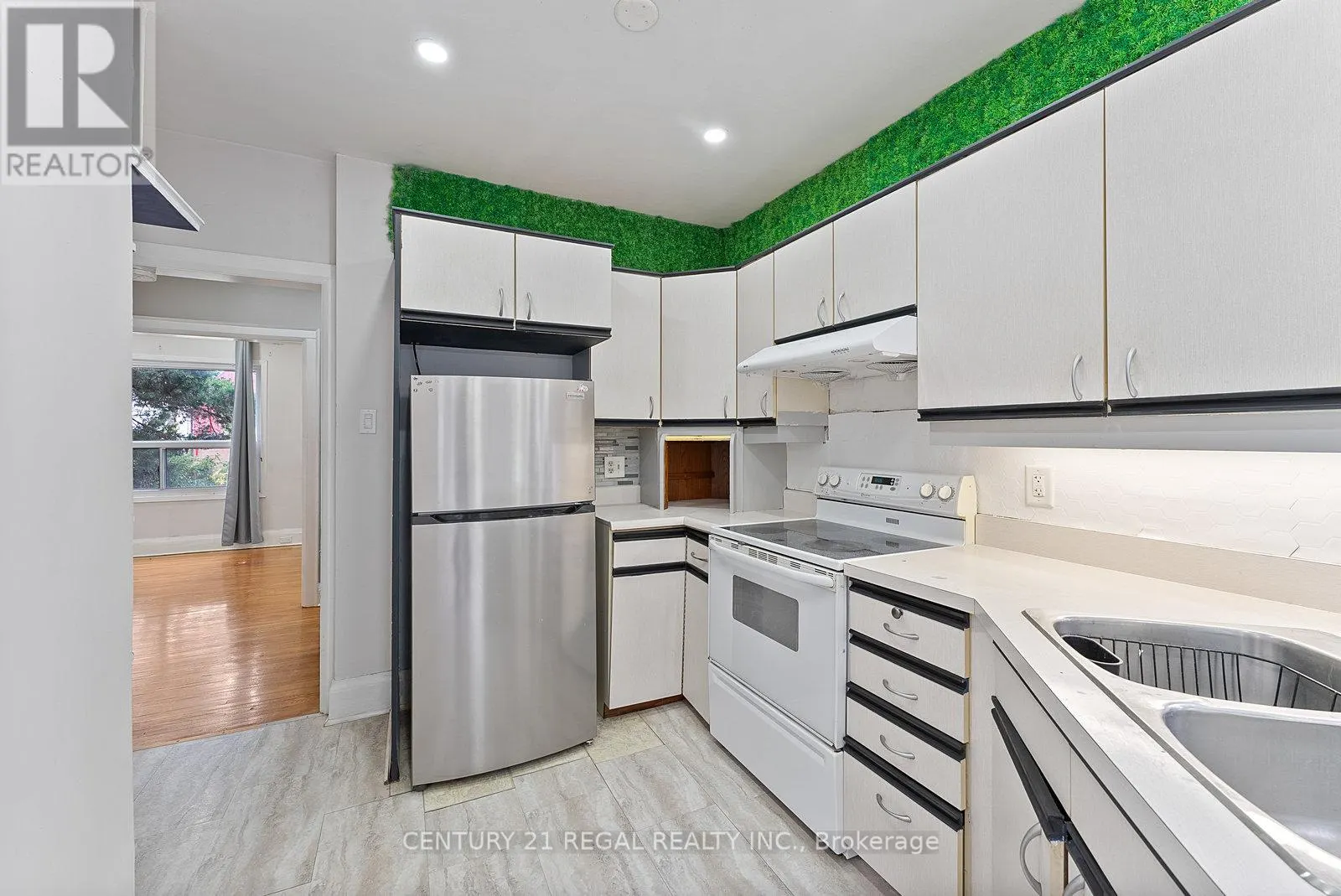64 ARCADIAN CIRCLE