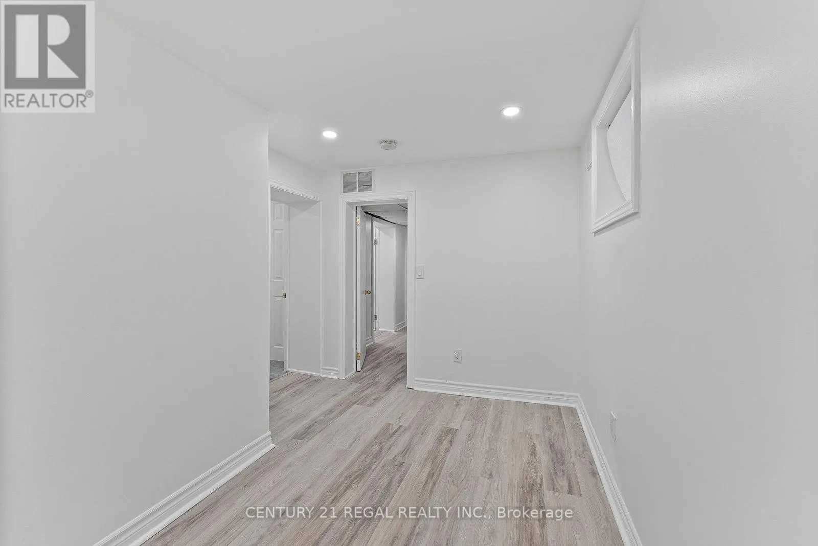 64 ARCADIAN CIRCLE