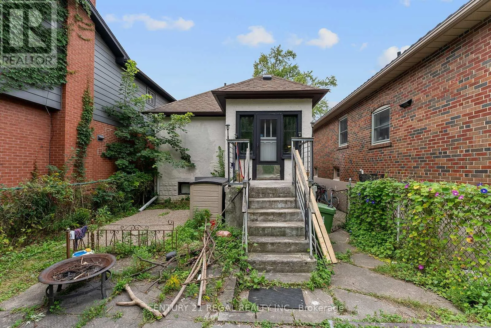 64 ARCADIAN CIRCLE