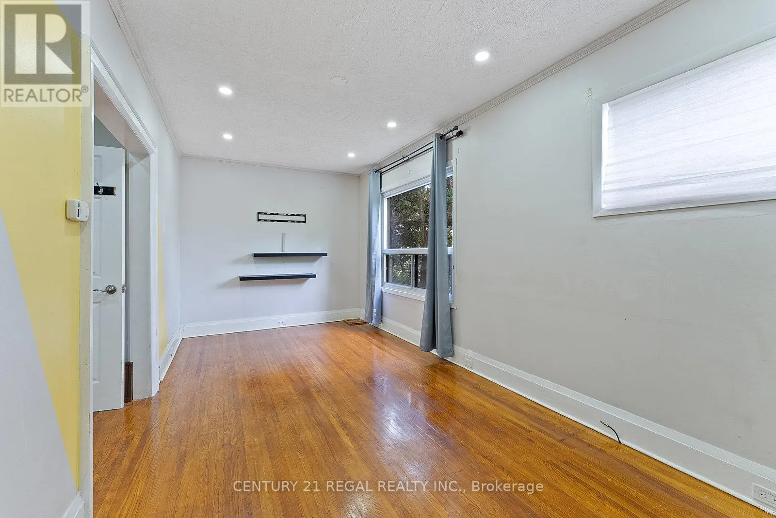 64 ARCADIAN CIRCLE