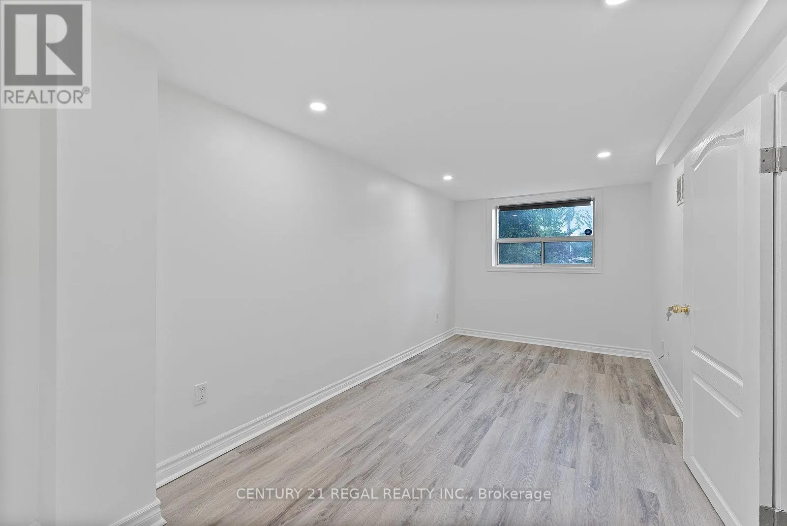 64 ARCADIAN CIRCLE