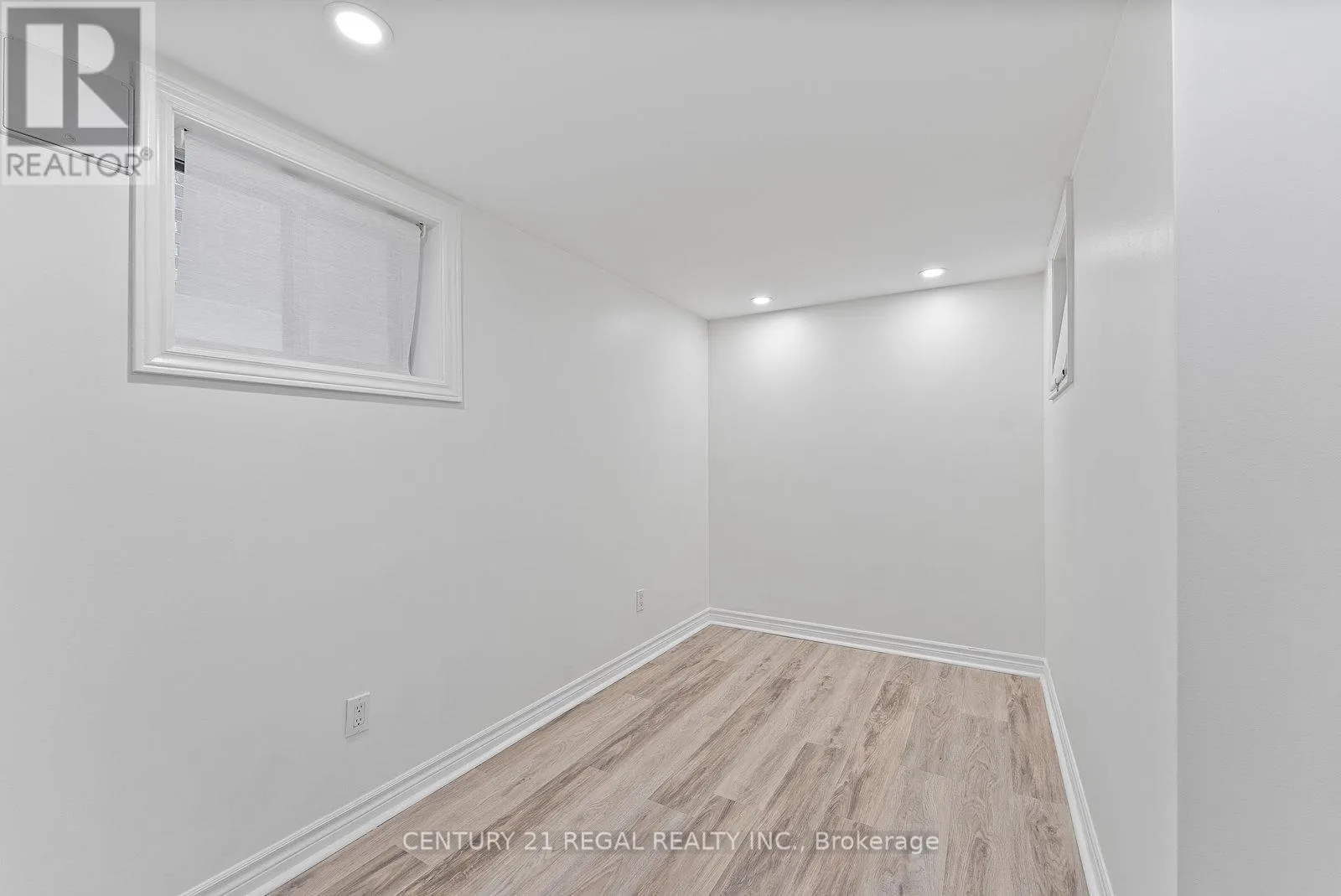 64 ARCADIAN CIRCLE