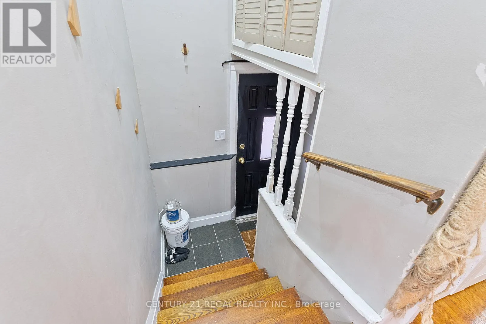64 ARCADIAN CIRCLE
