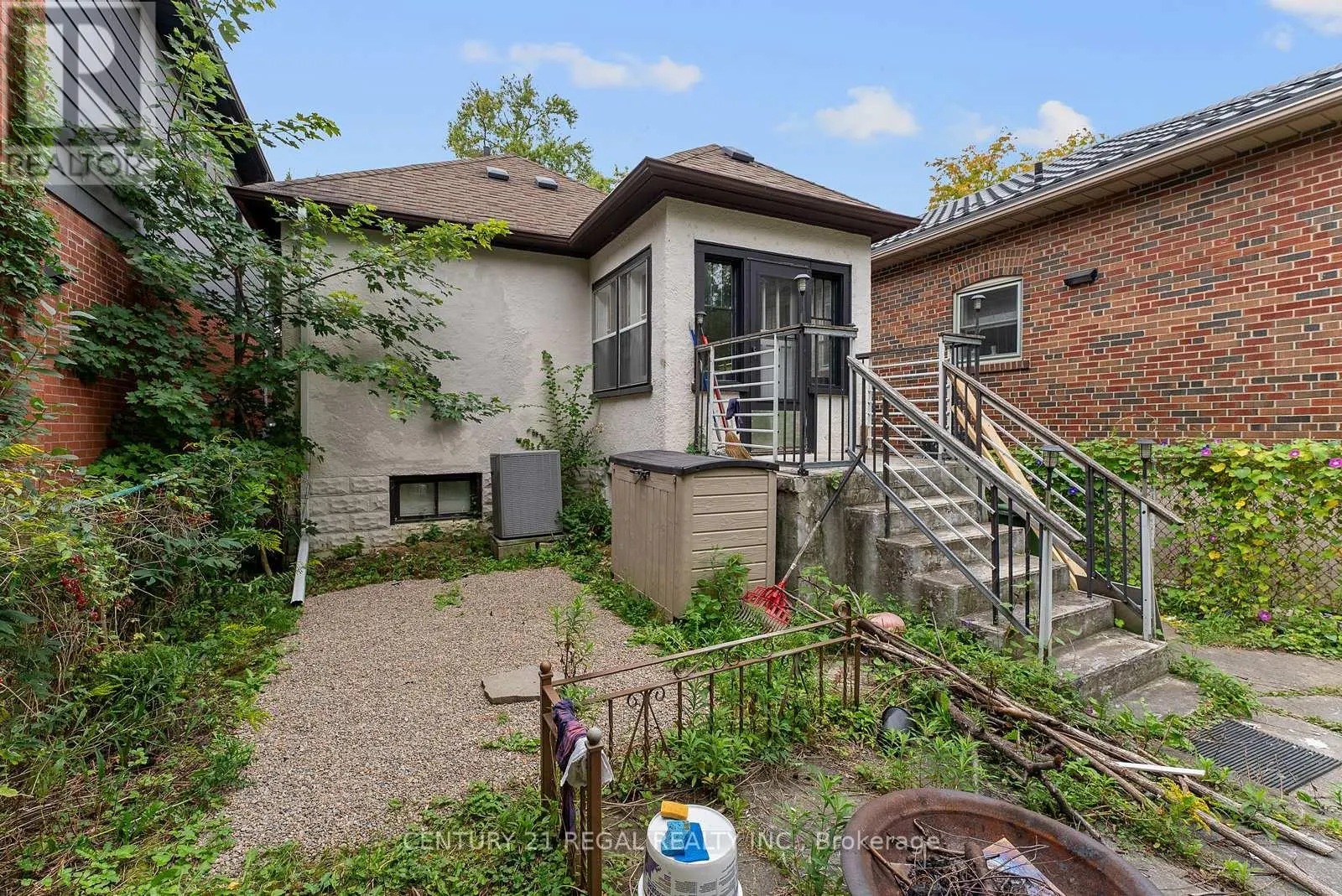 64 ARCADIAN CIRCLE