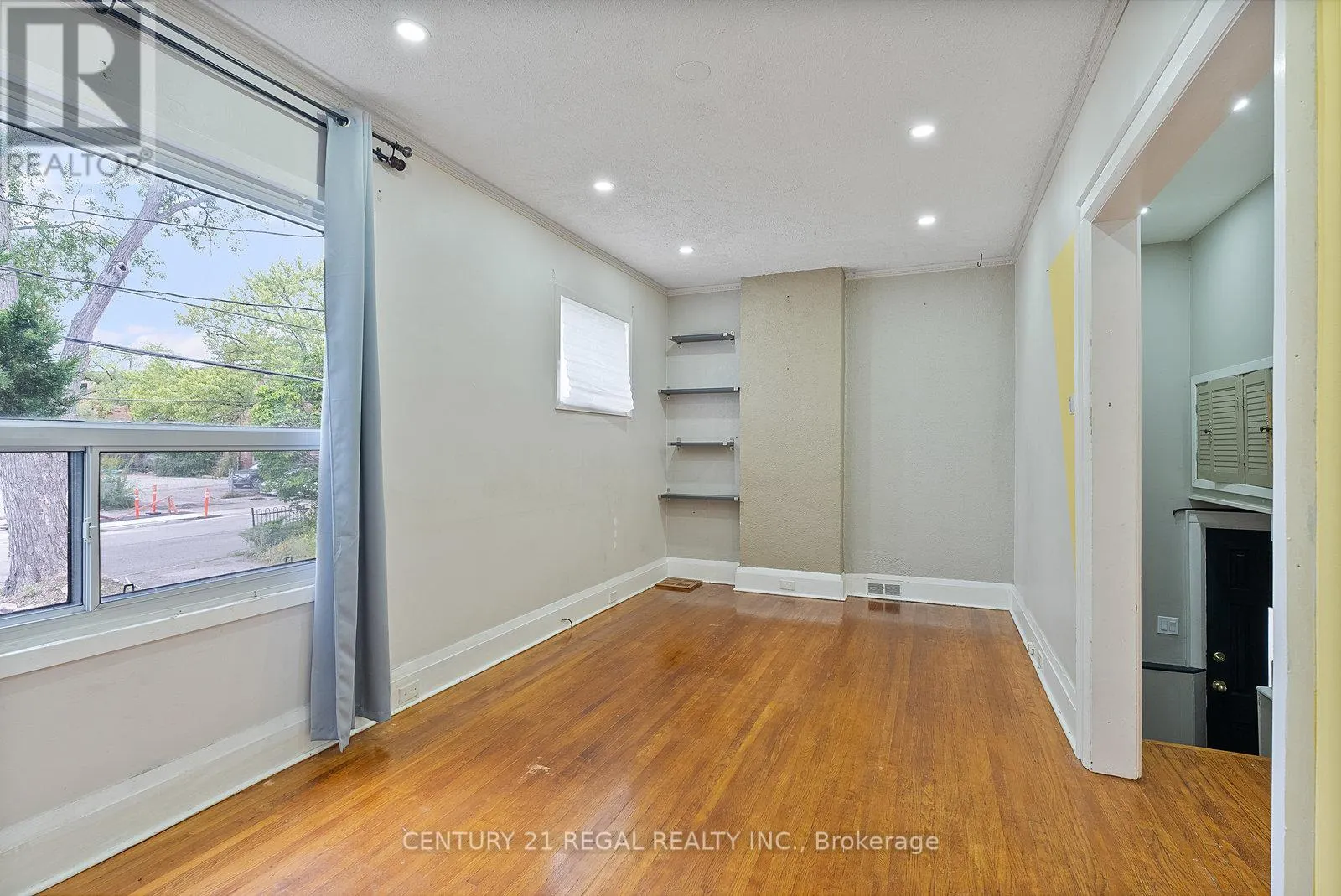 64 ARCADIAN CIRCLE