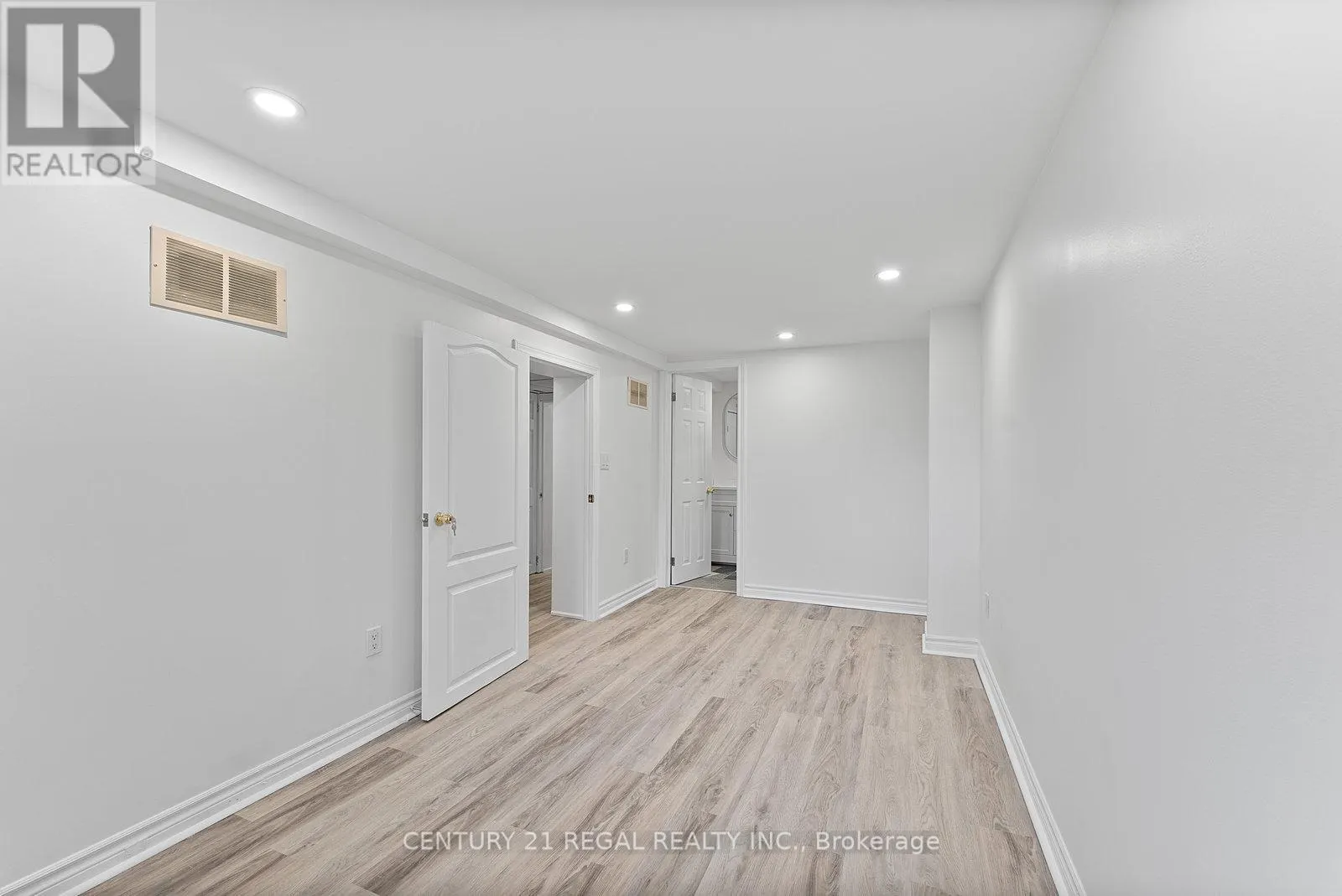64 ARCADIAN CIRCLE