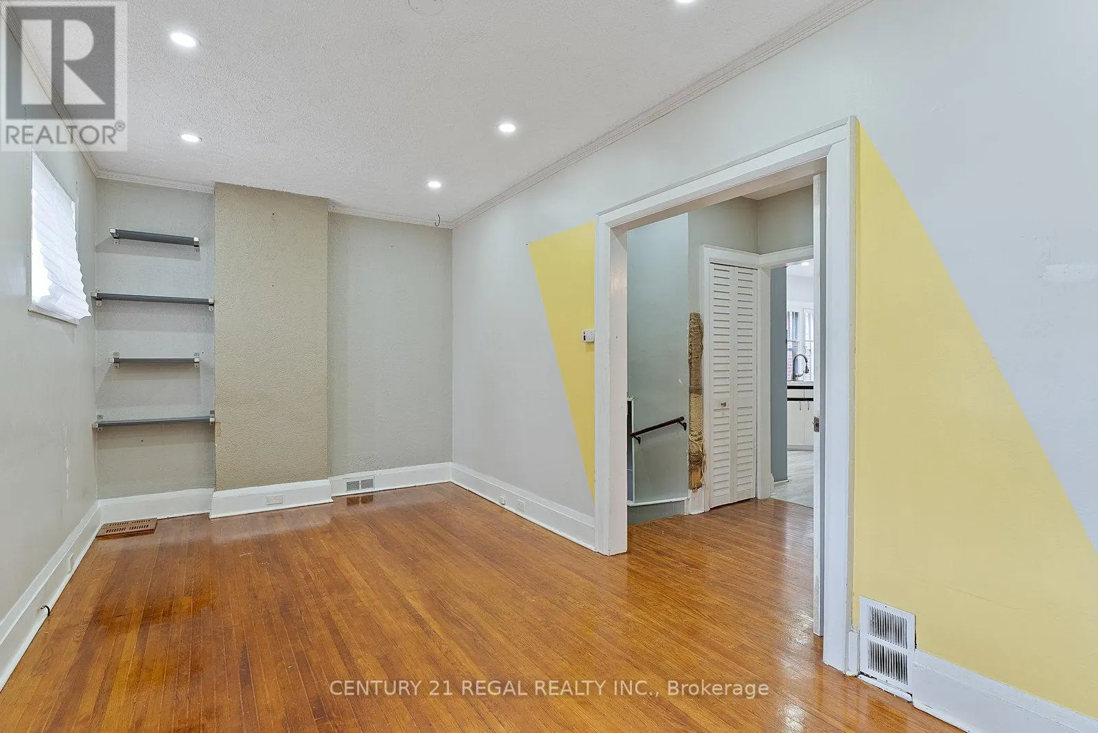 64 ARCADIAN CIRCLE