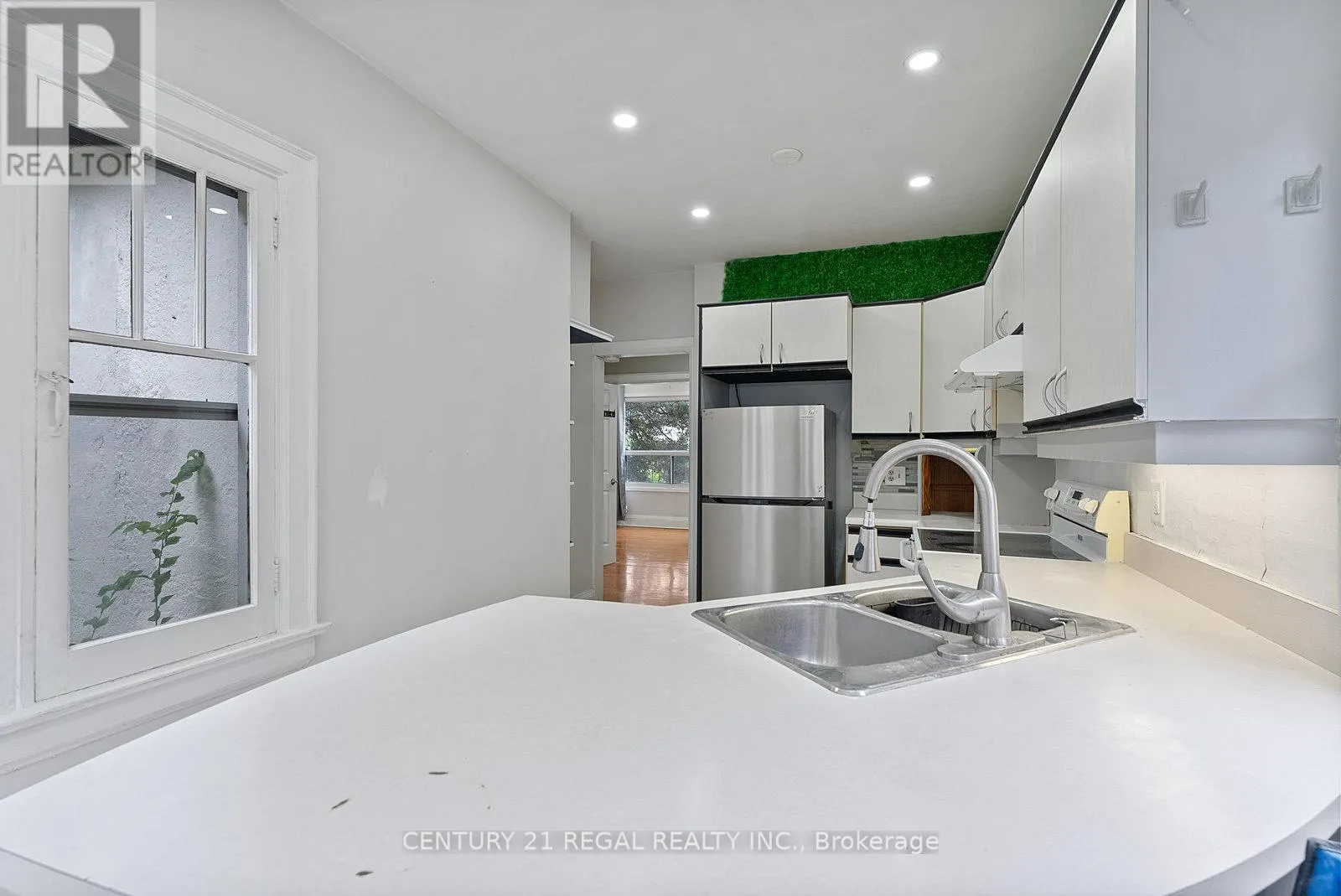 64 ARCADIAN CIRCLE