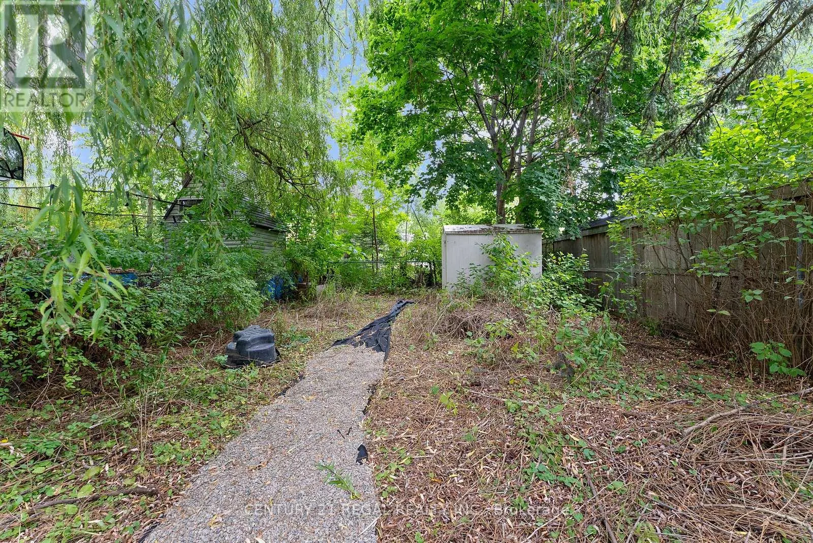 64 ARCADIAN CIRCLE