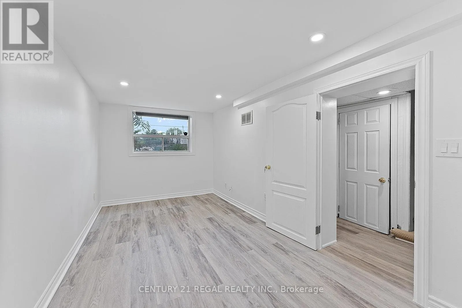 64 ARCADIAN CIRCLE