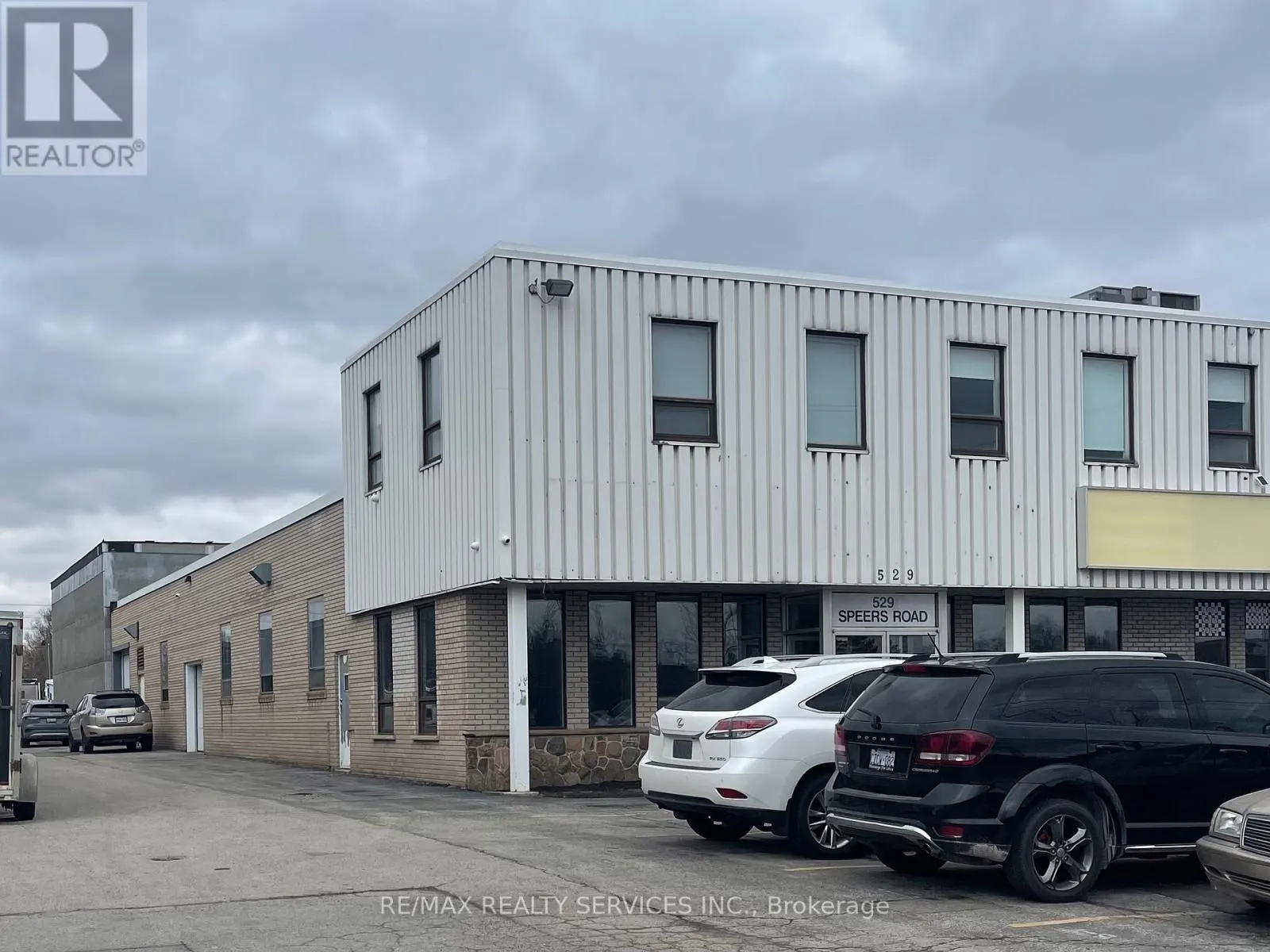 3 - 529 SPEERS ROAD