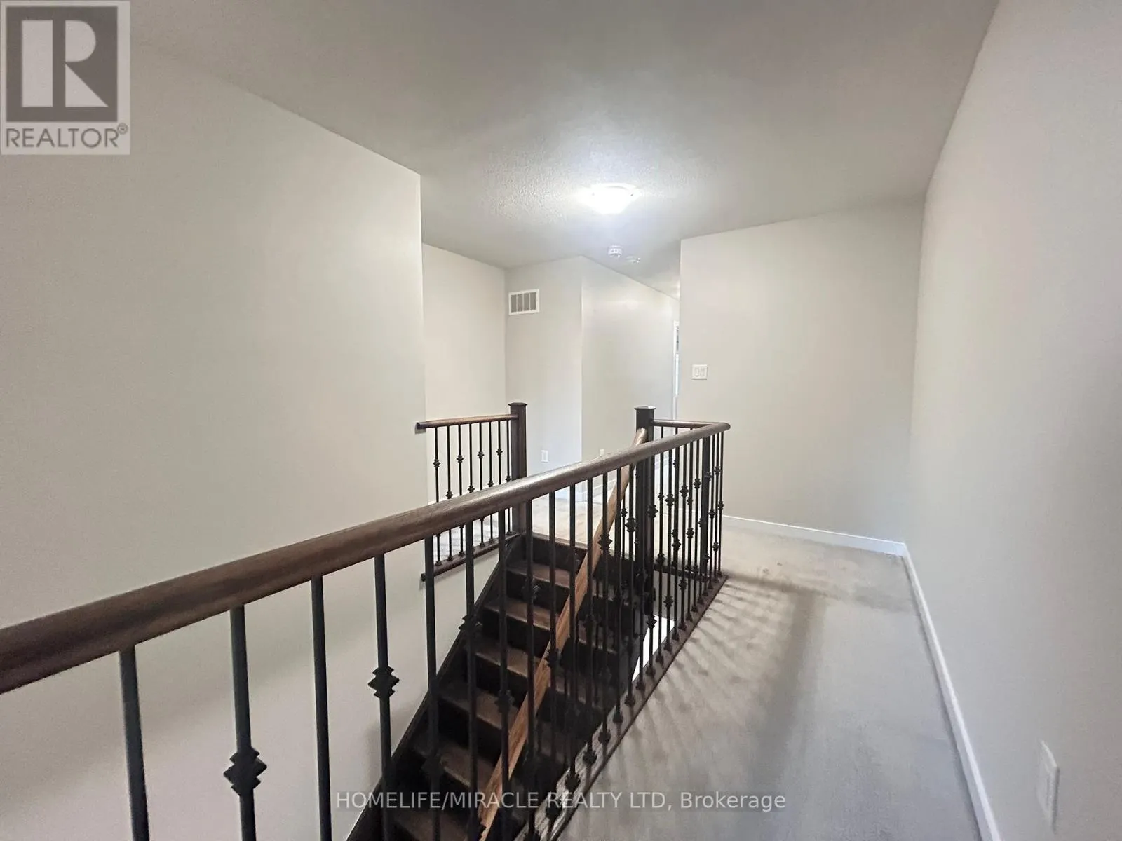 4 HOOVER ROAD