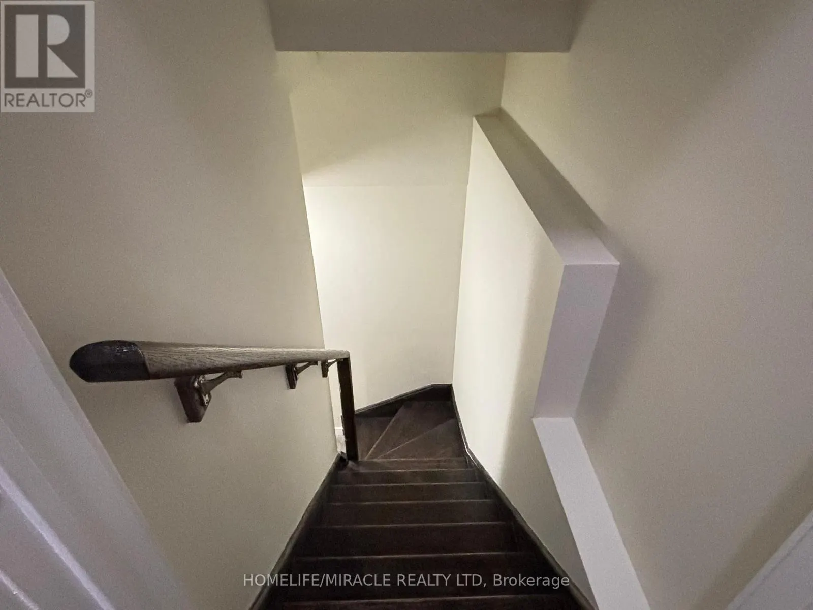 4 HOOVER ROAD