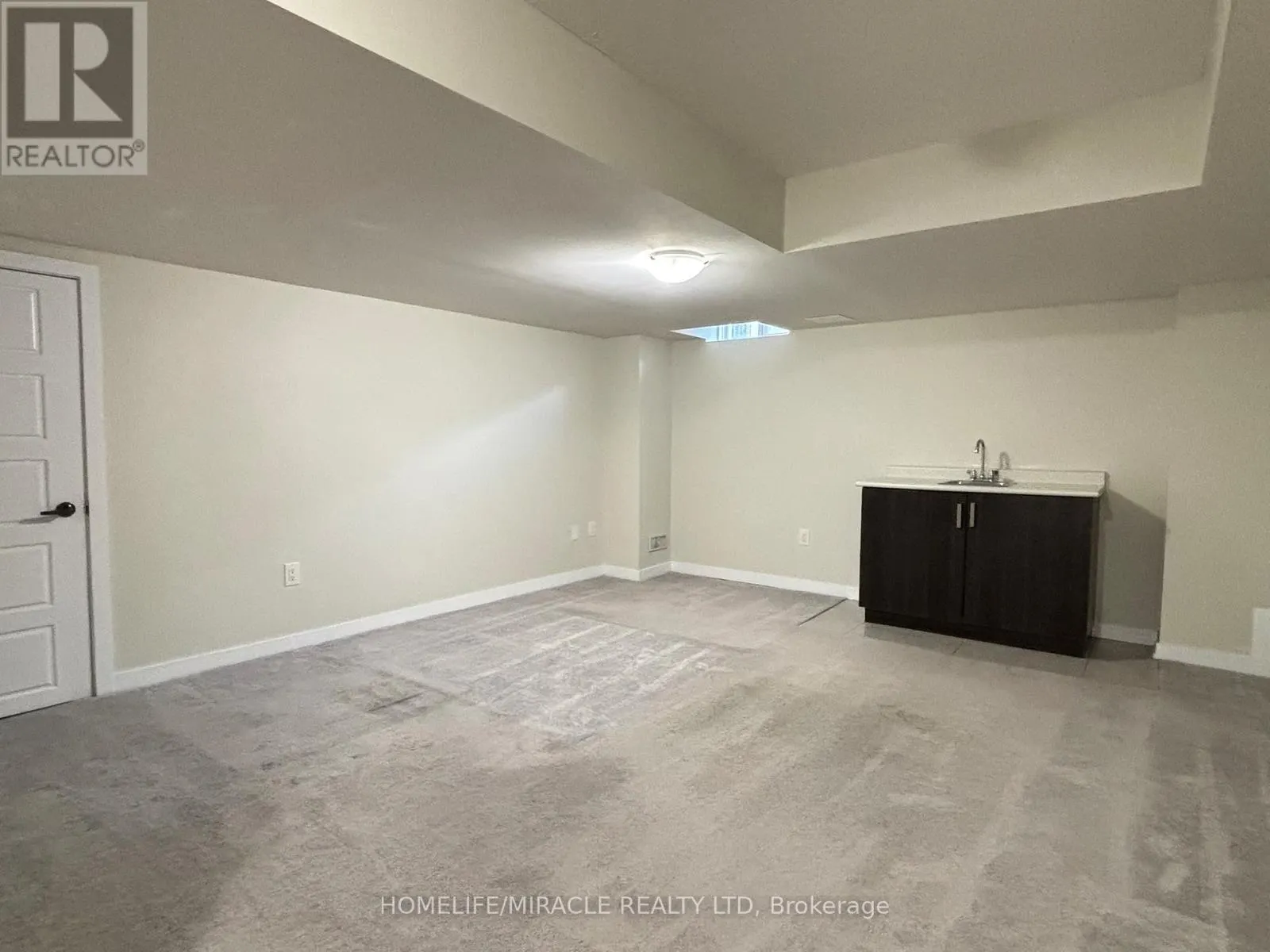 4 HOOVER ROAD