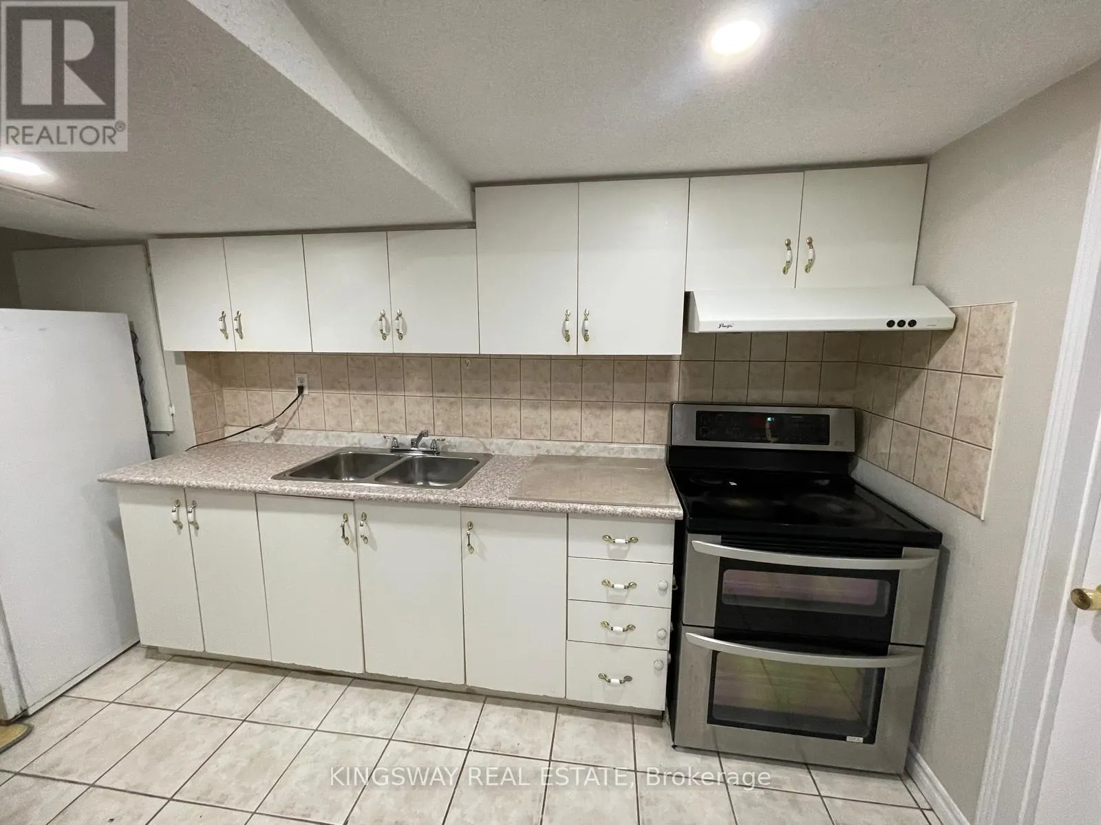 BSMT - 803 KHAN CRESCENT