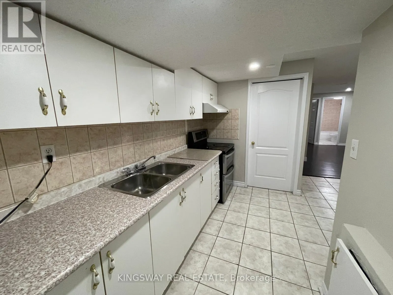 BSMT - 803 KHAN CRESCENT