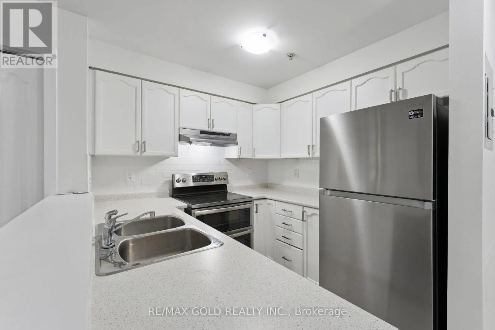 2104 - 6 DAYSPRING CIRCLE