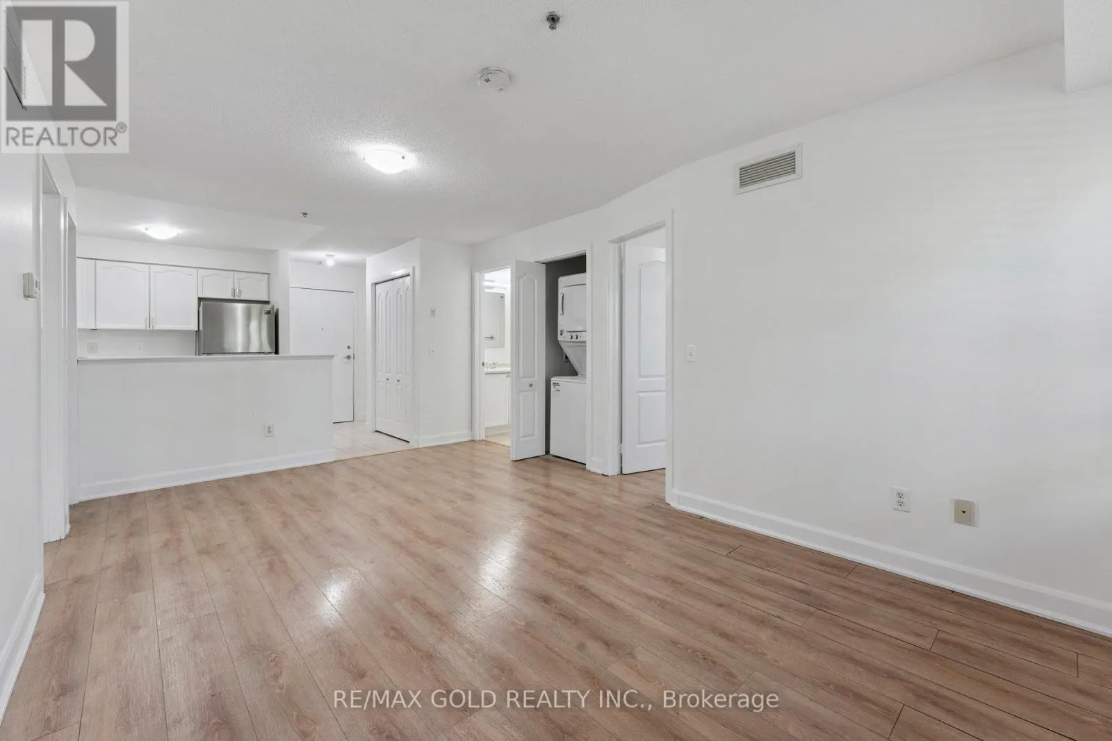2104 - 6 DAYSPRING CIRCLE