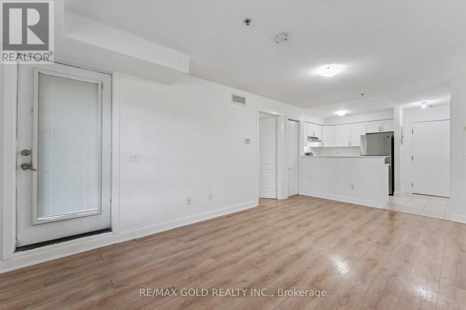 2104 - 6 DAYSPRING CIRCLE