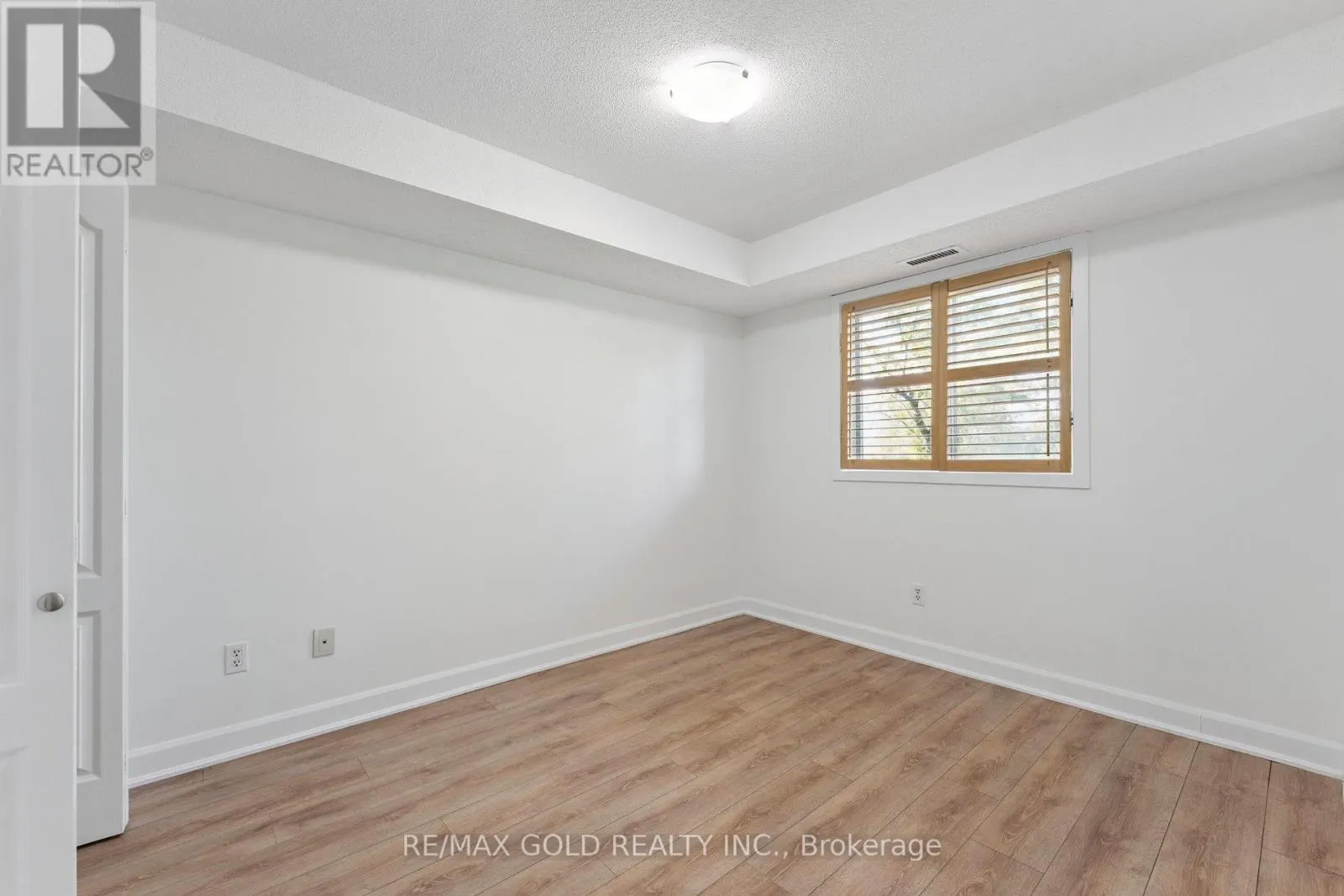 2104 - 6 DAYSPRING CIRCLE